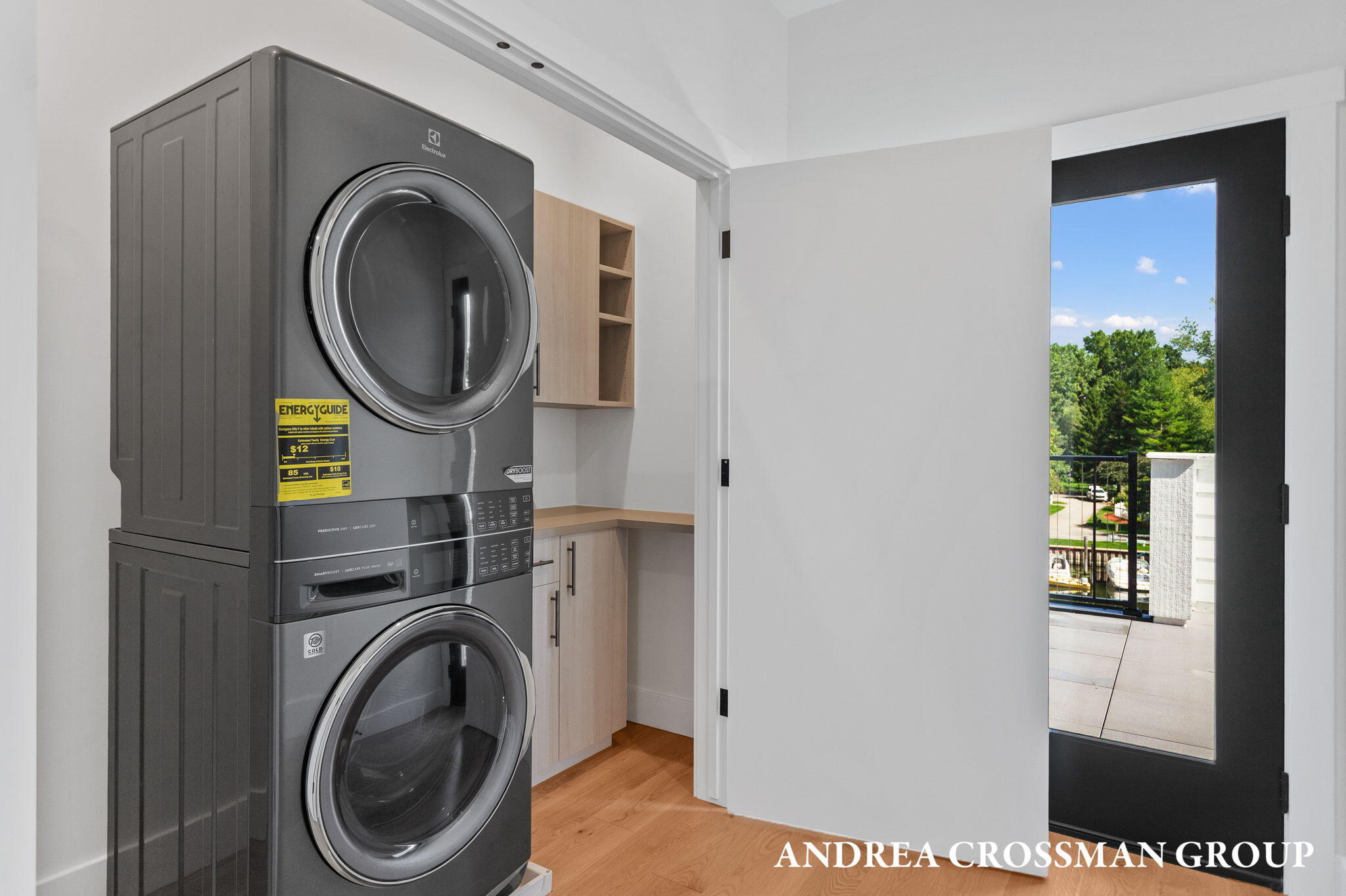 1 N Bailey Avenue, 1