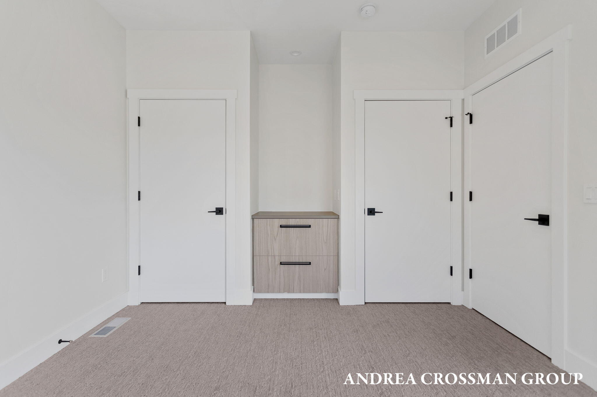 1 N Bailey Avenue, 1