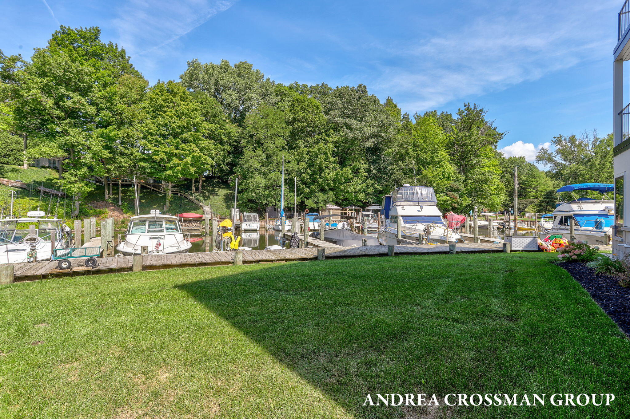 1 N Bailey Avenue, 1