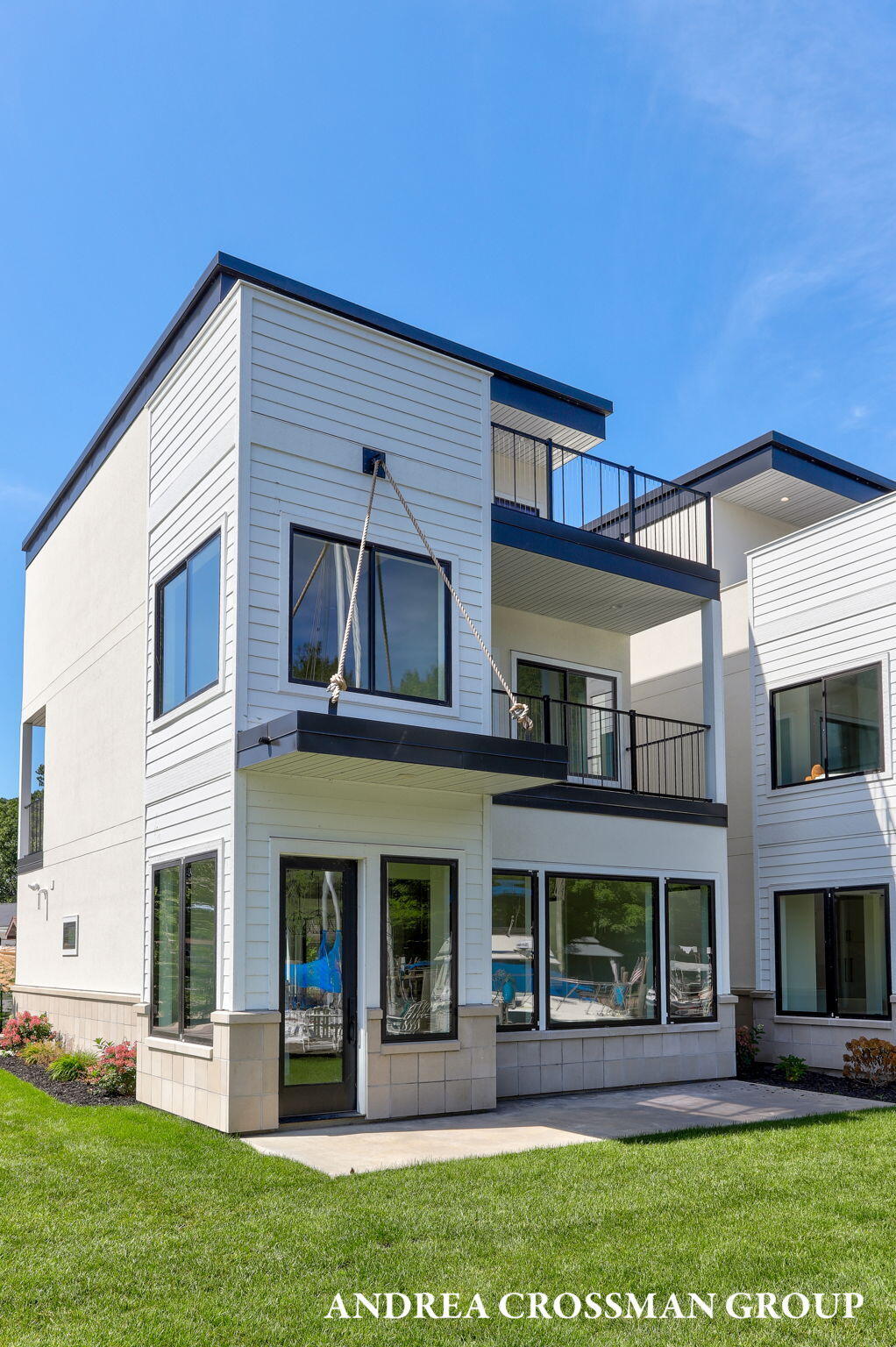 1 N Bailey Avenue, 2