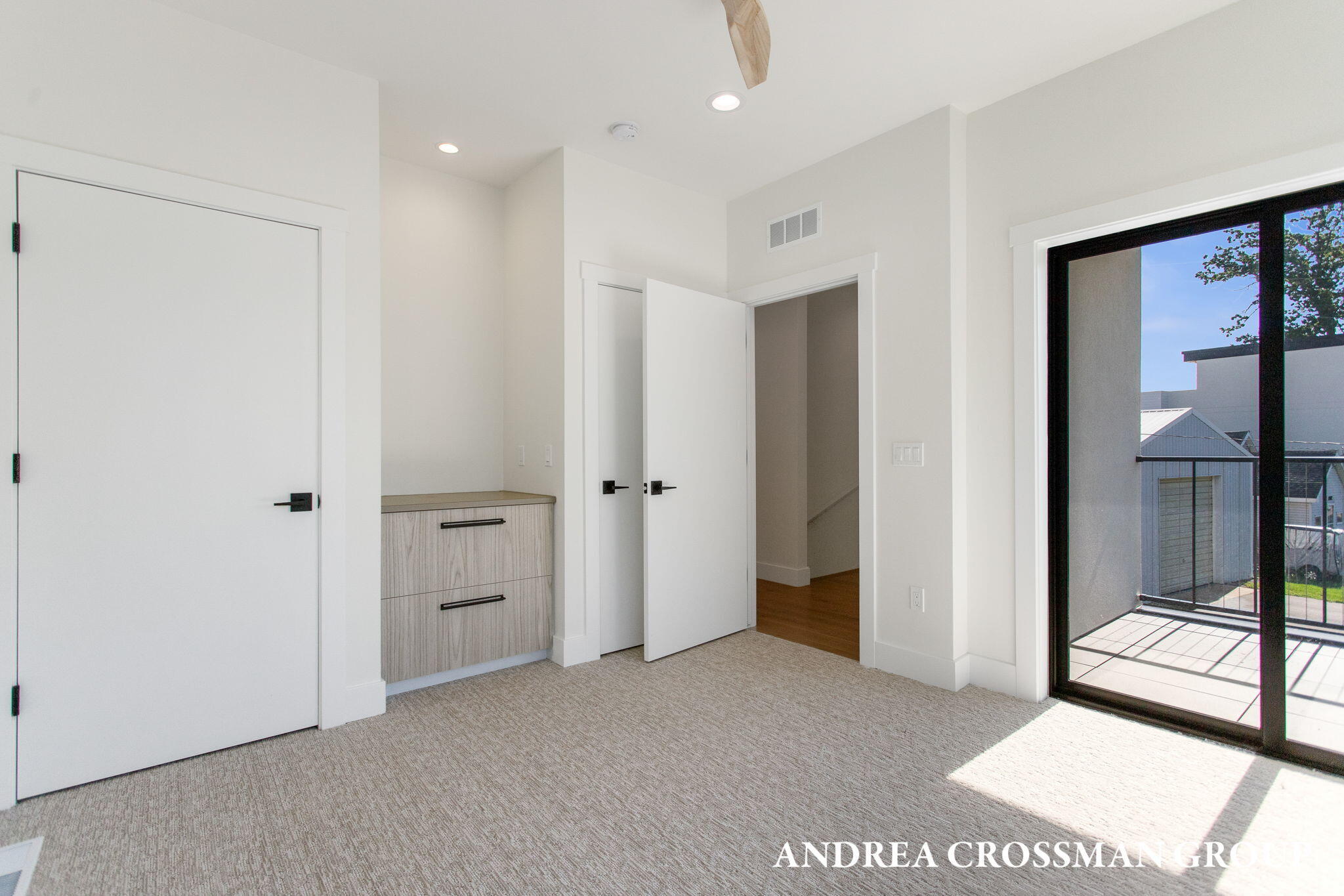 1 N Bailey Avenue, 2