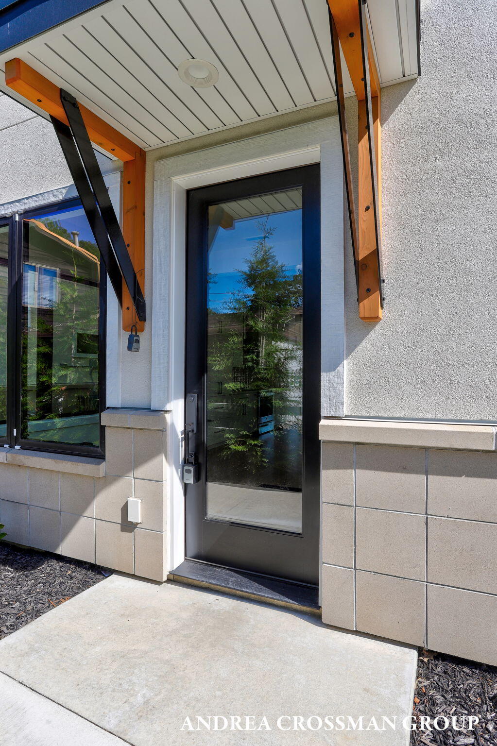 1 N Bailey Avenue, 2