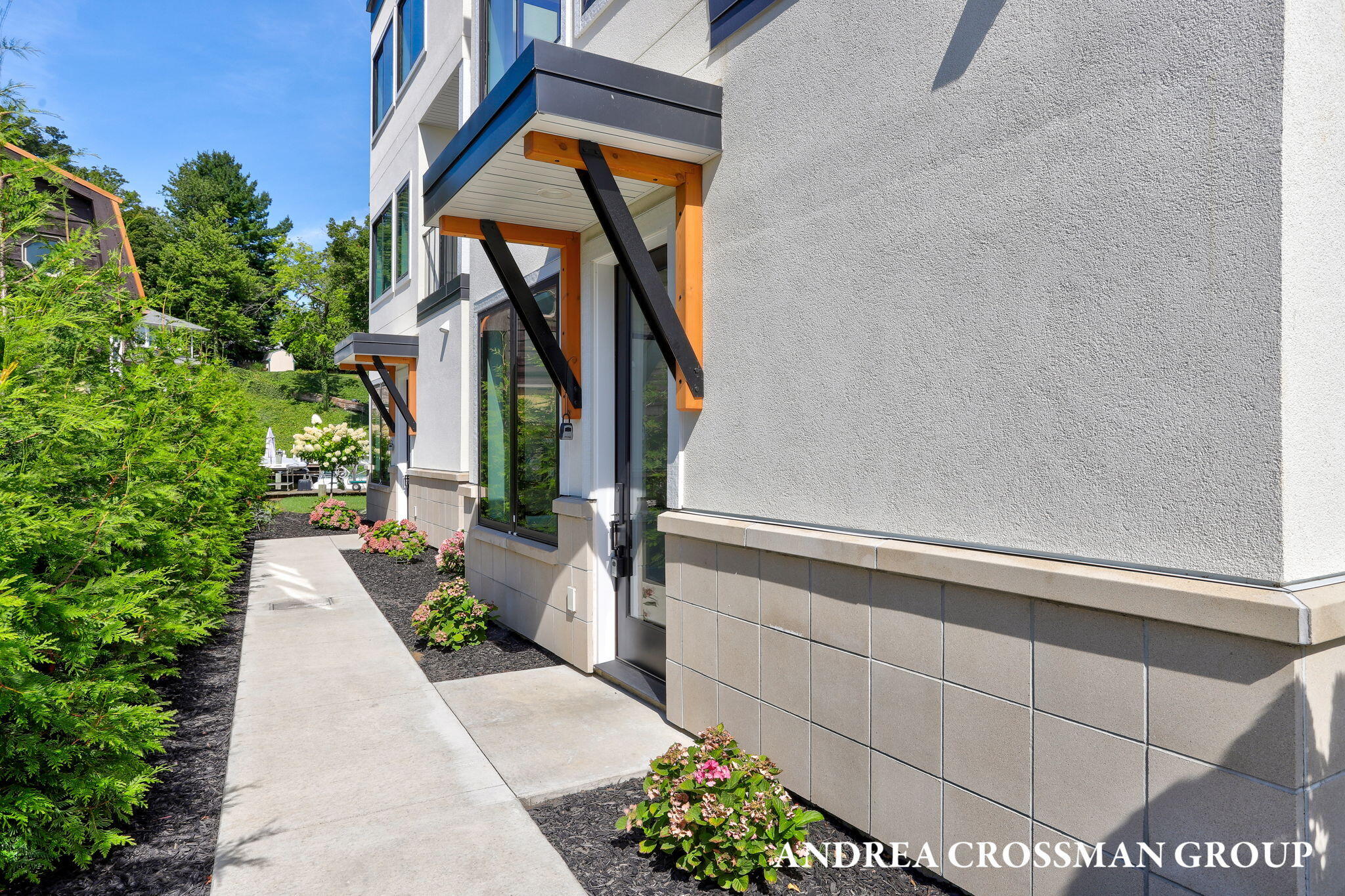 1 N Bailey Avenue, 2