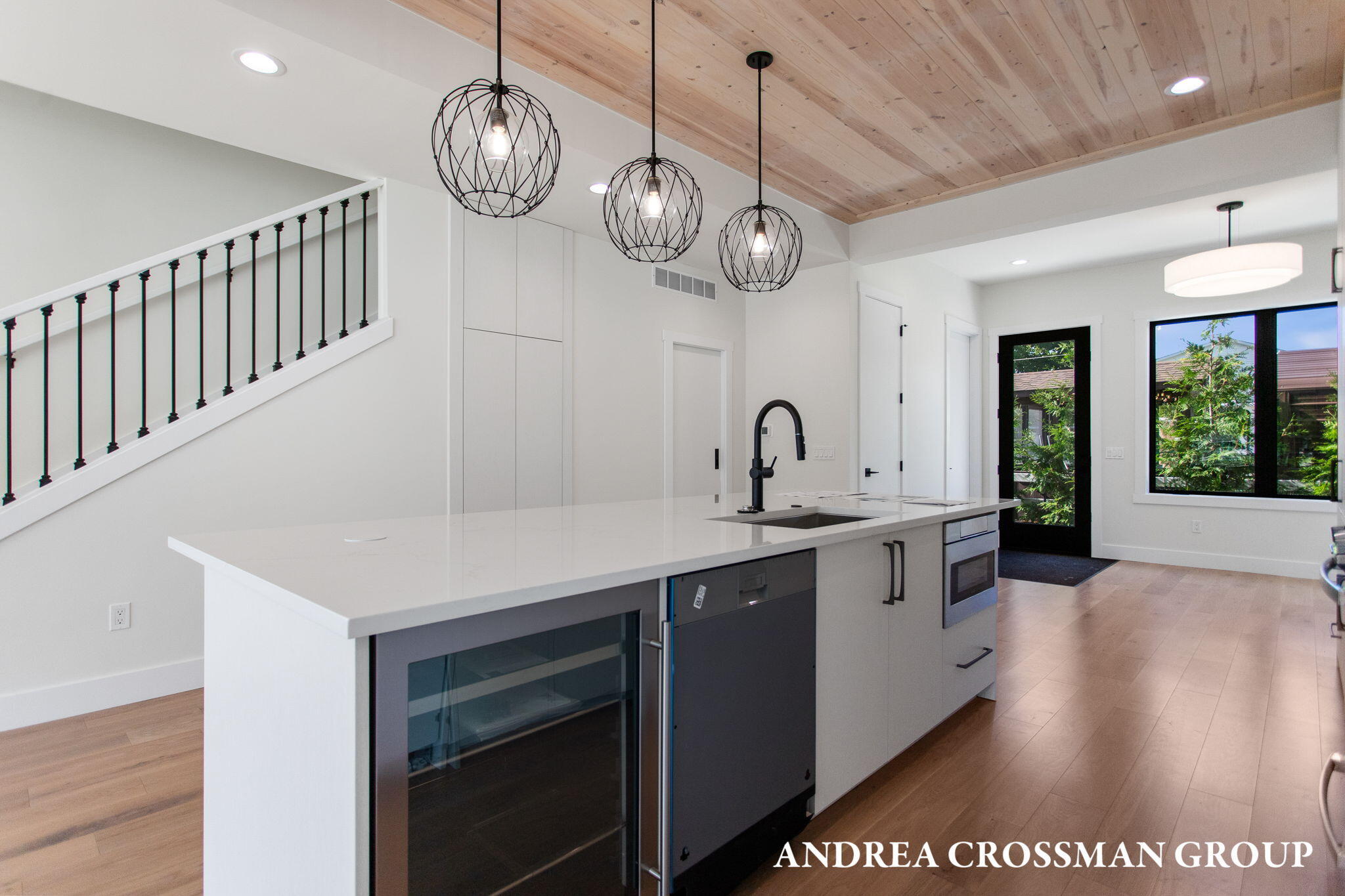 1 N Bailey Avenue, 2