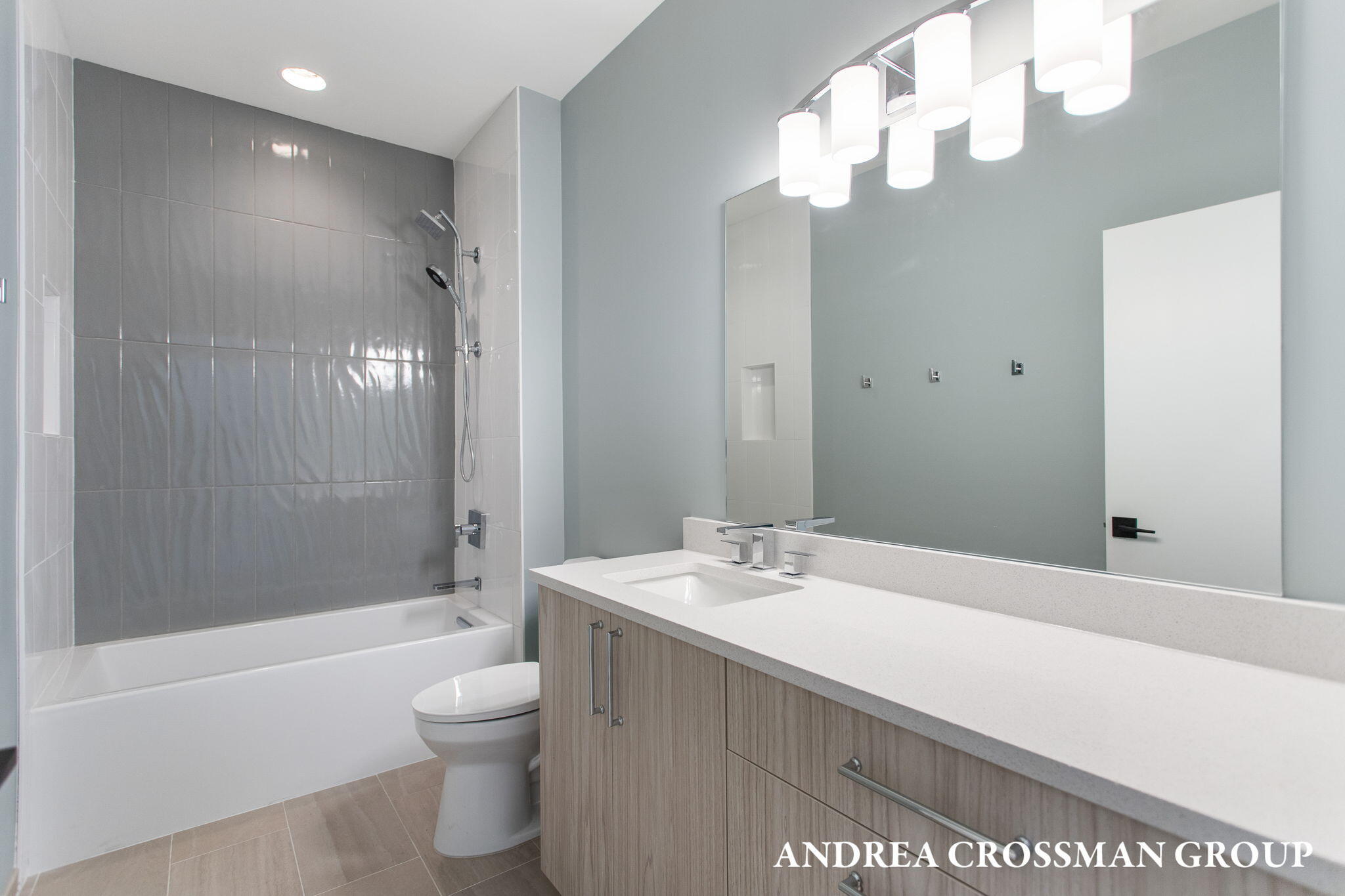 1 N Bailey Avenue, 2