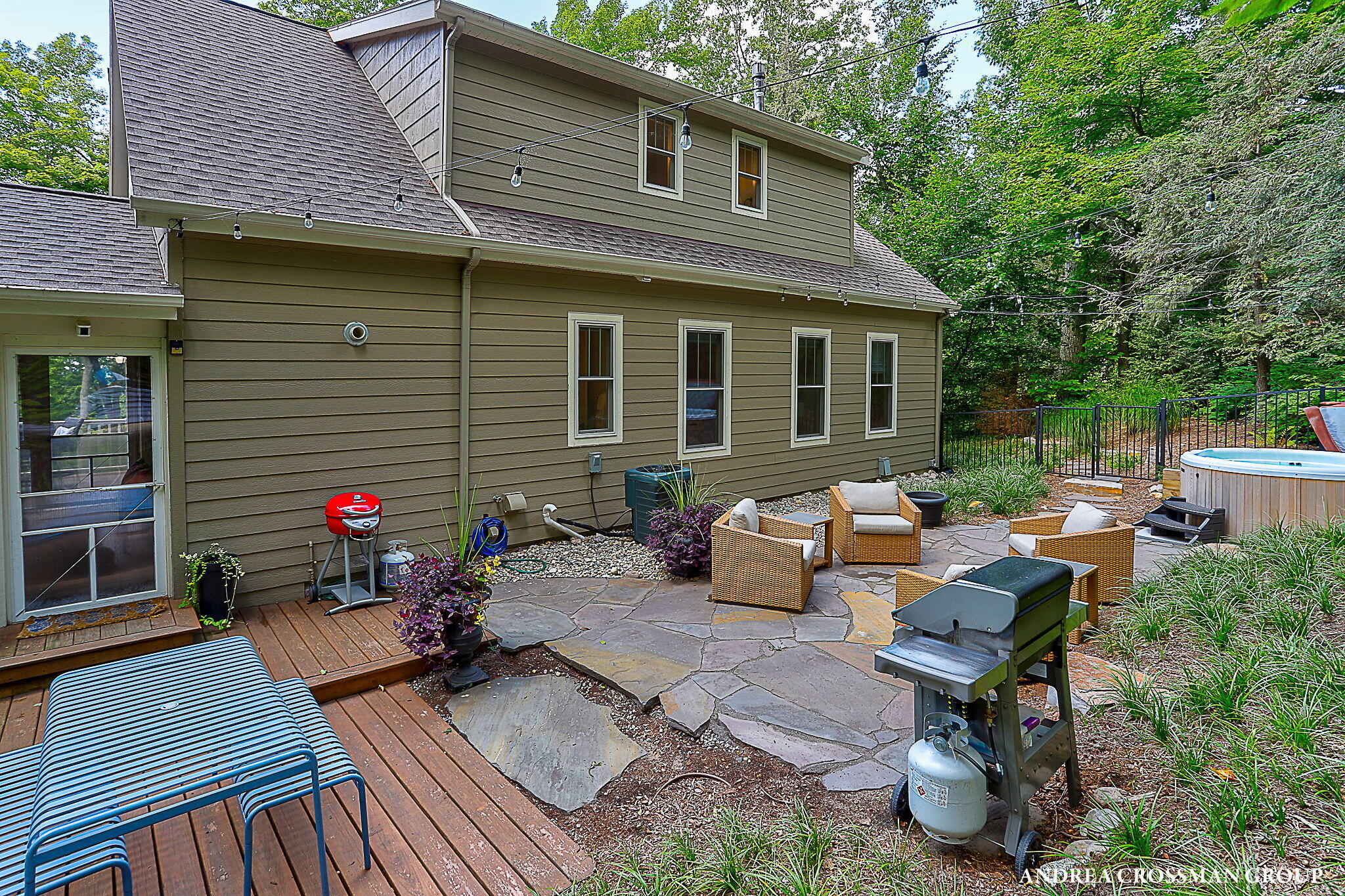 8863 Lakeshore Drive