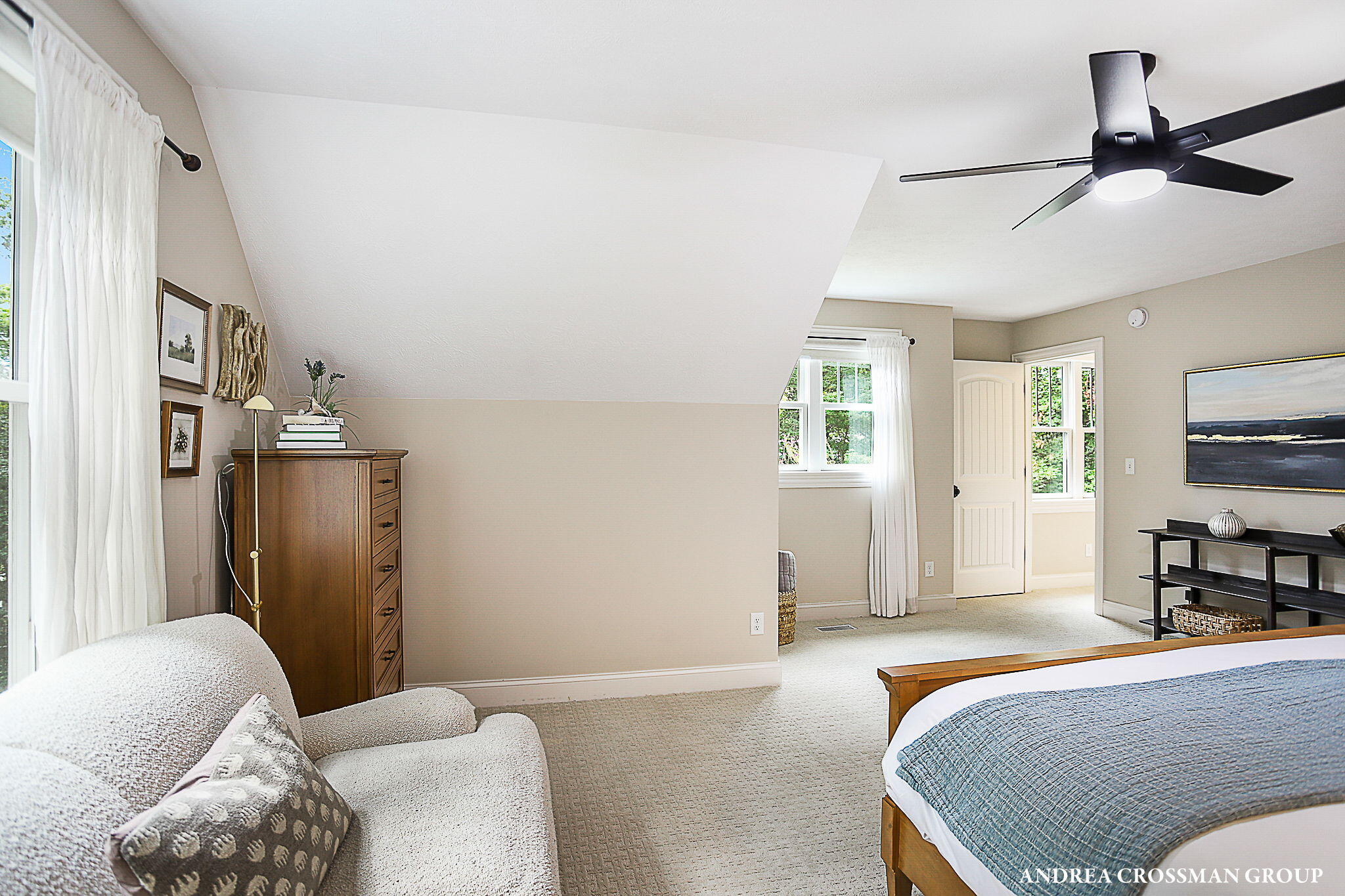 8863 Lakeshore Drive