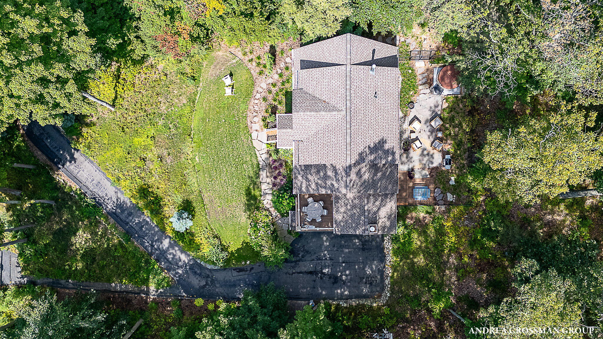 8863 Lakeshore Drive