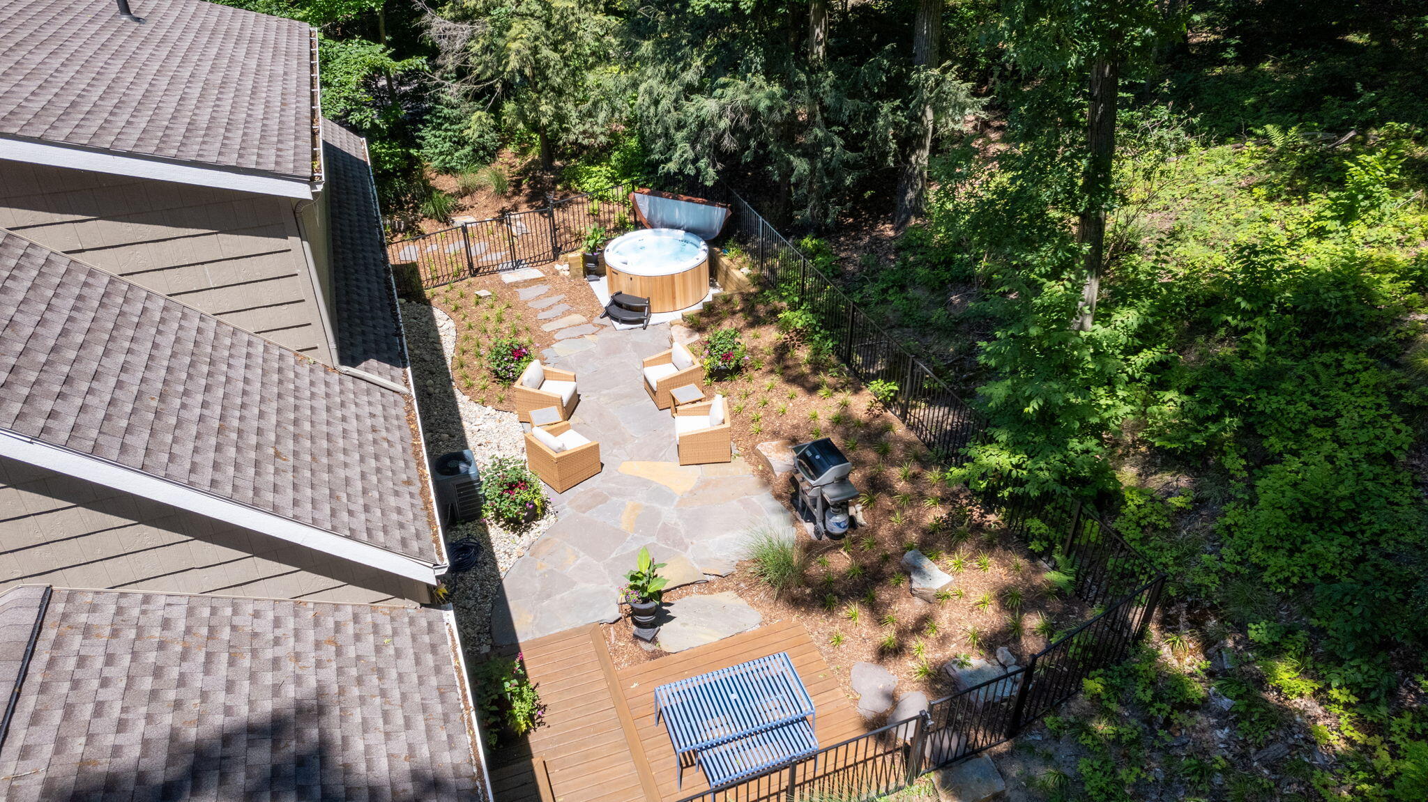 8863 Lakeshore Drive