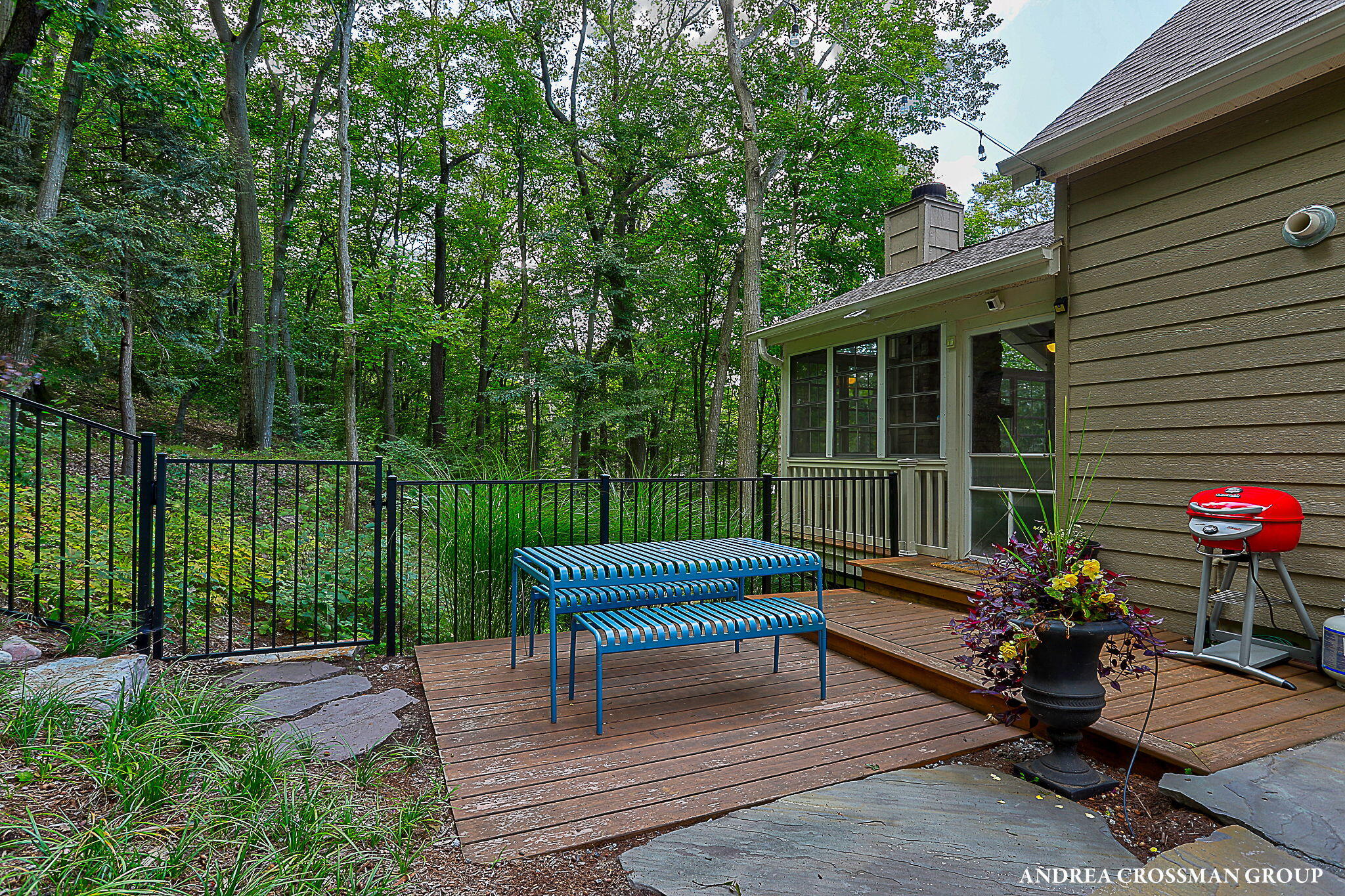 8863 Lakeshore Drive