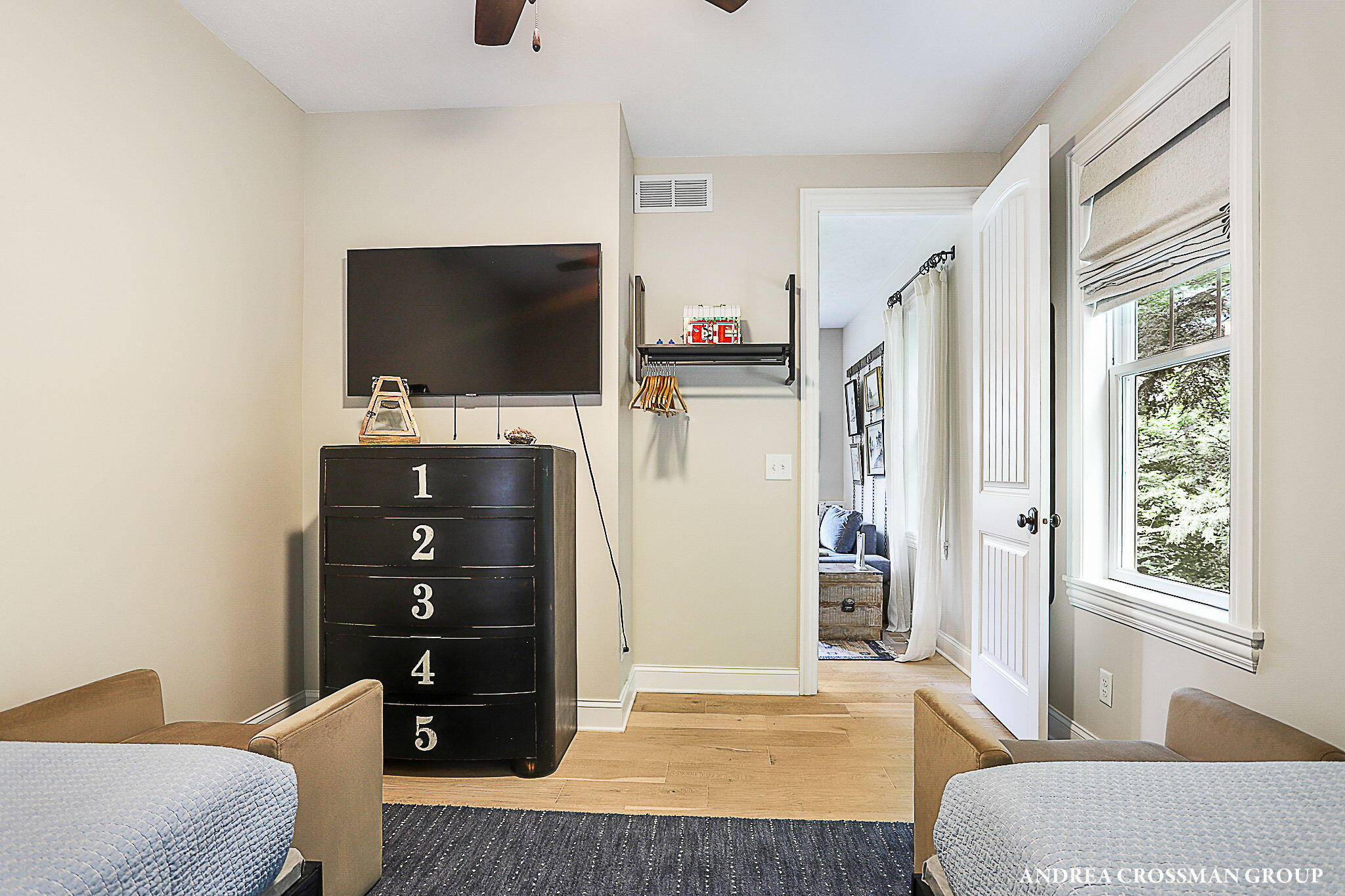 8863 Lakeshore Drive