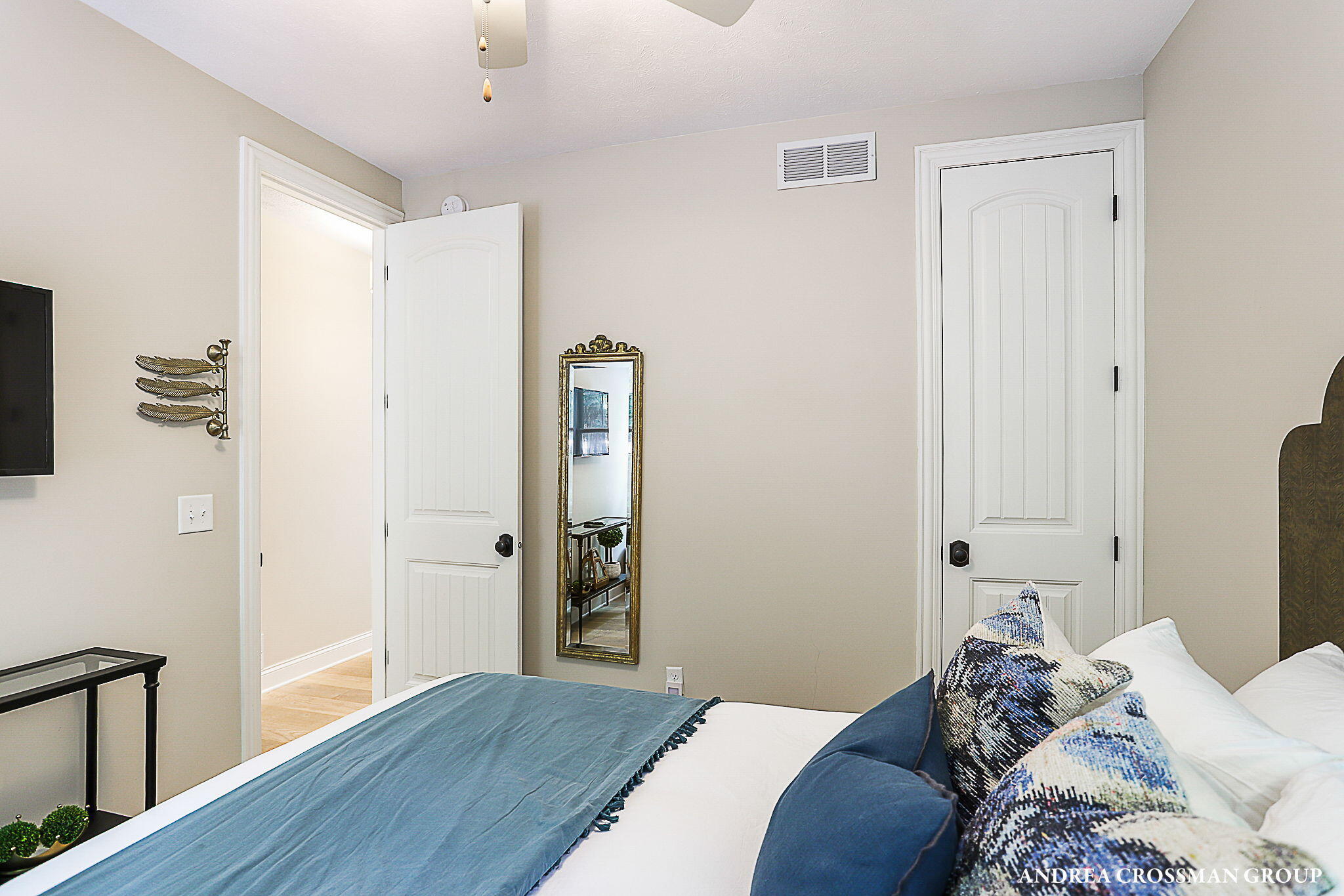 8863 Lakeshore Drive