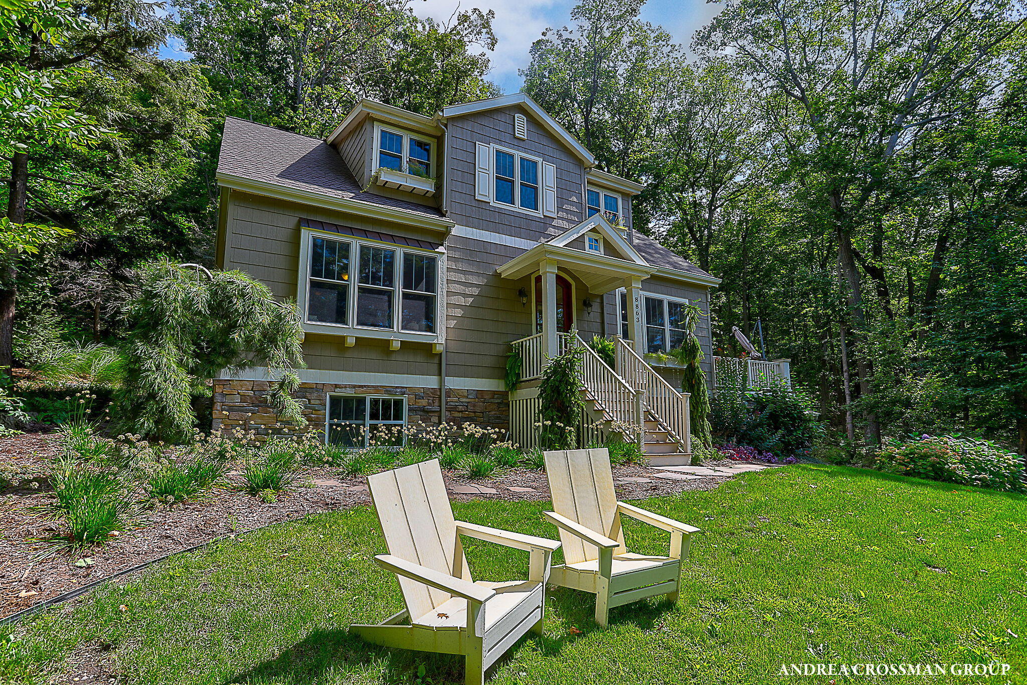 8863 Lakeshore Drive