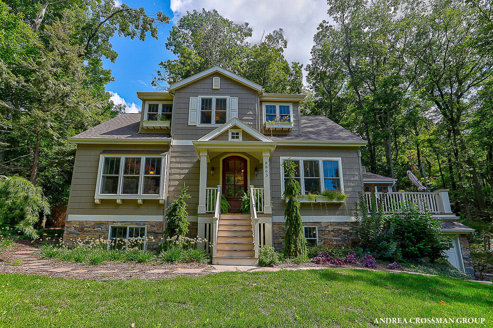 8863 Lakeshore Drive