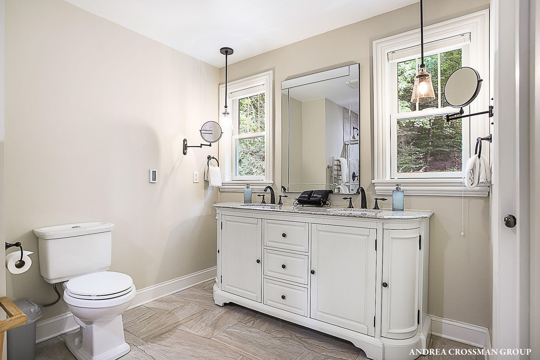 8863 Lakeshore Drive