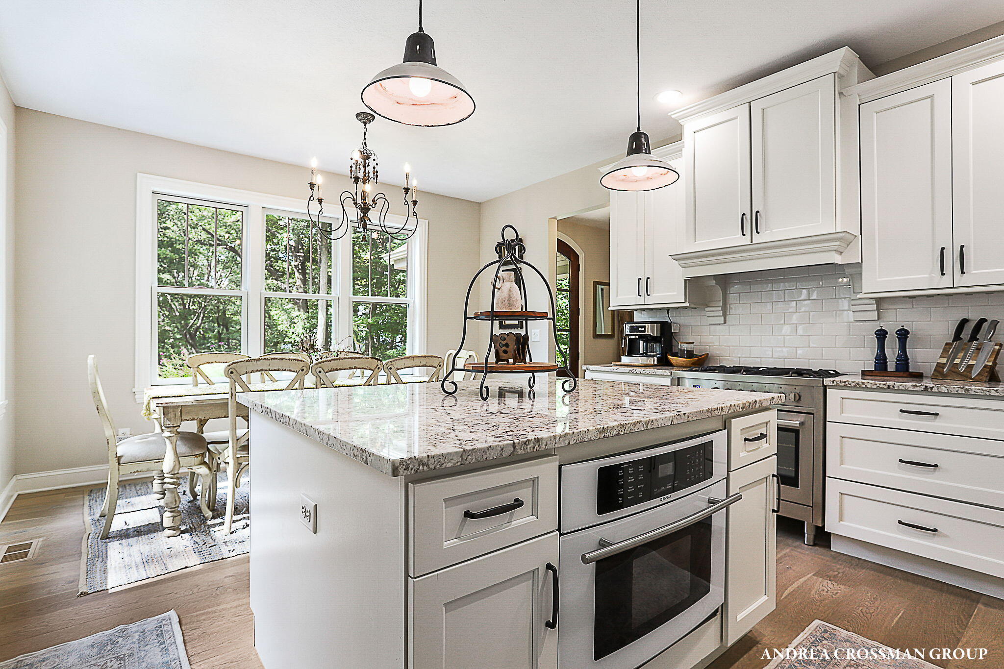 8863 Lakeshore Drive