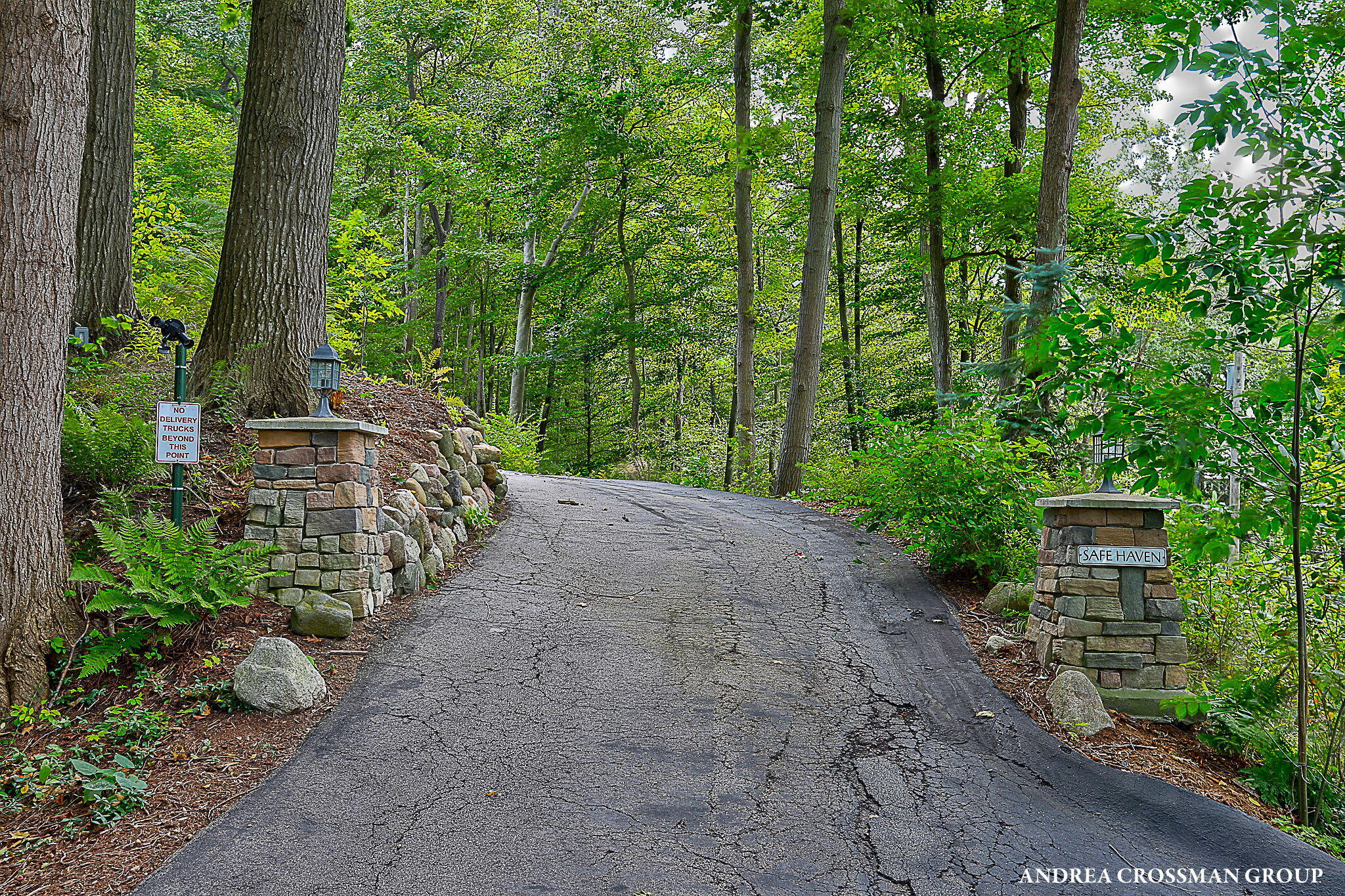 8863 Lakeshore Drive