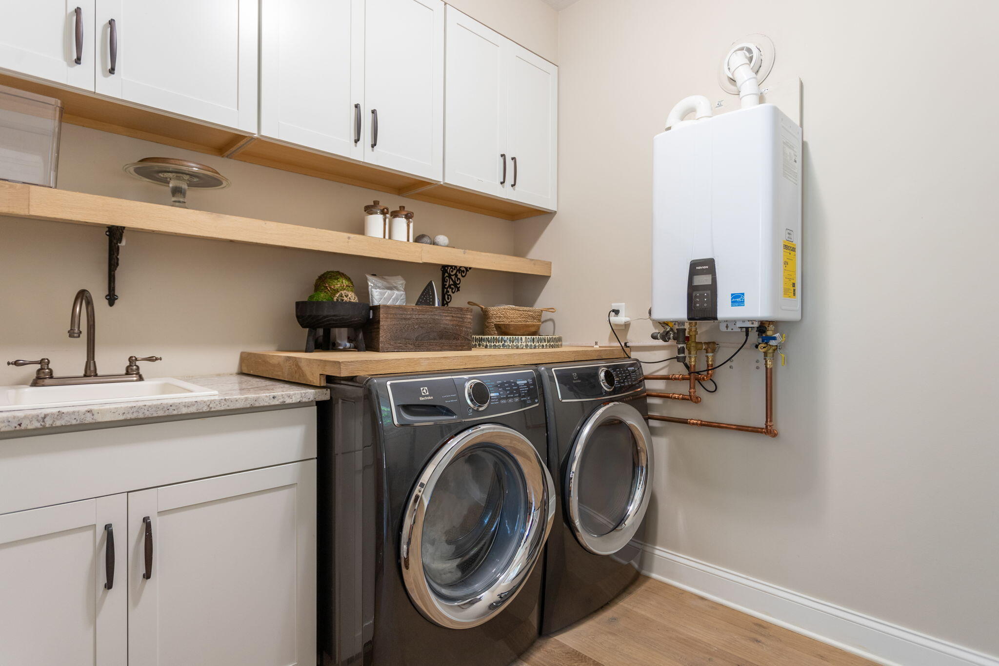 8863 Lakeshore Drive