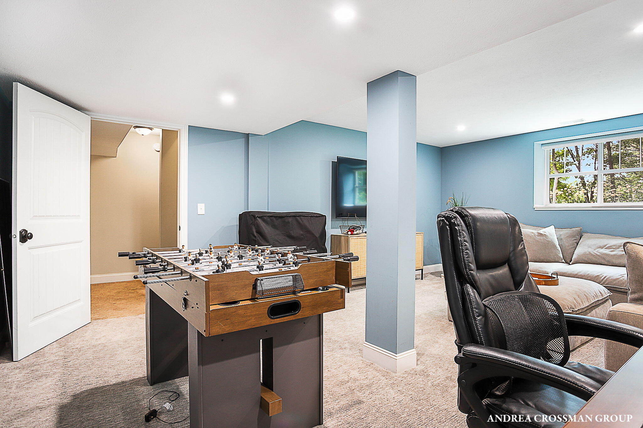 8863 Lakeshore Drive