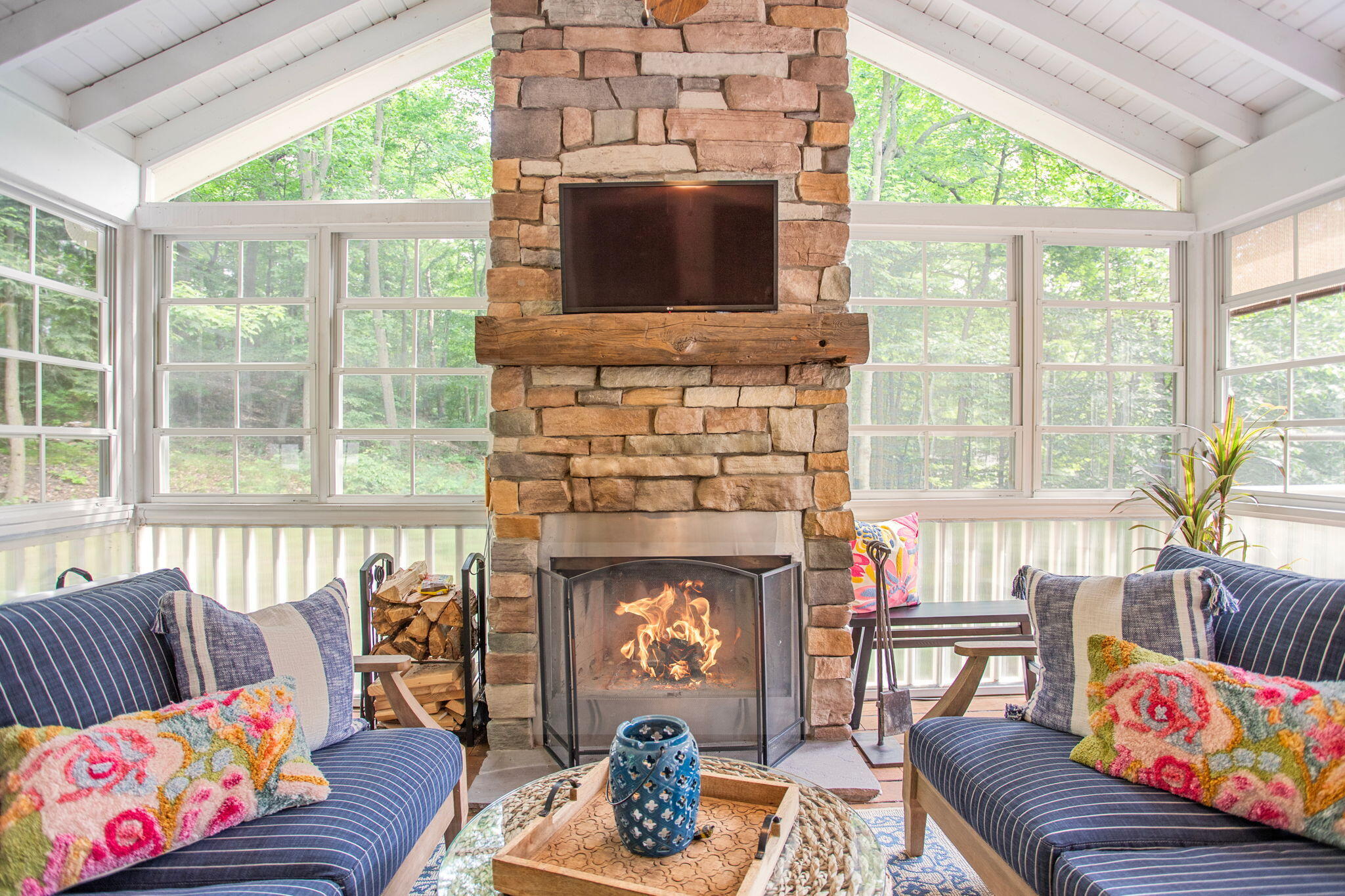 8863 Lakeshore Drive