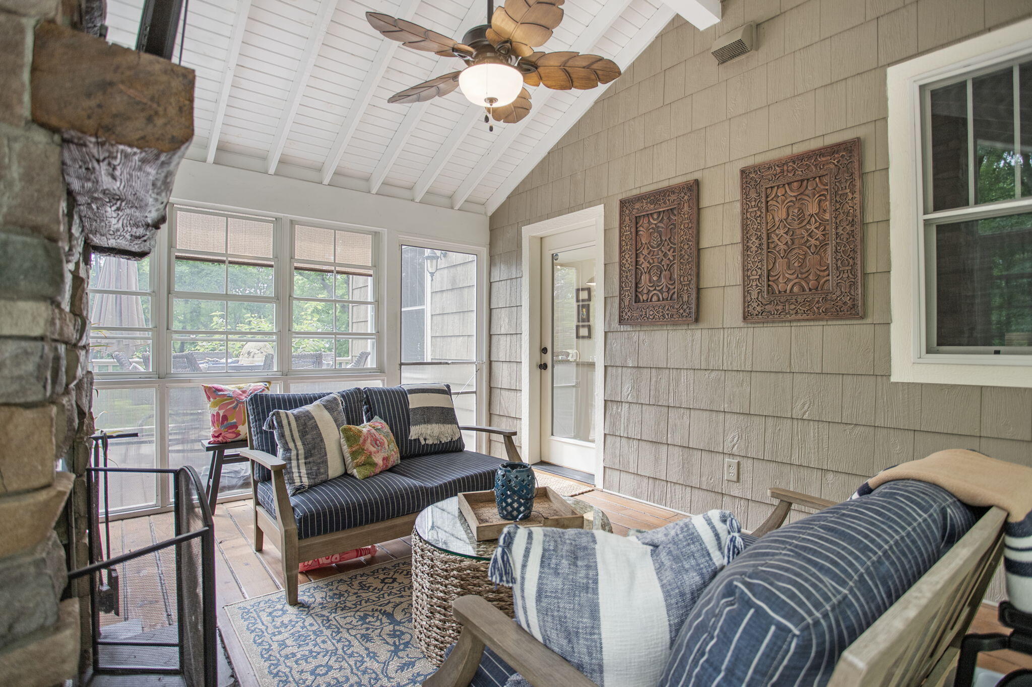 8863 Lakeshore Drive