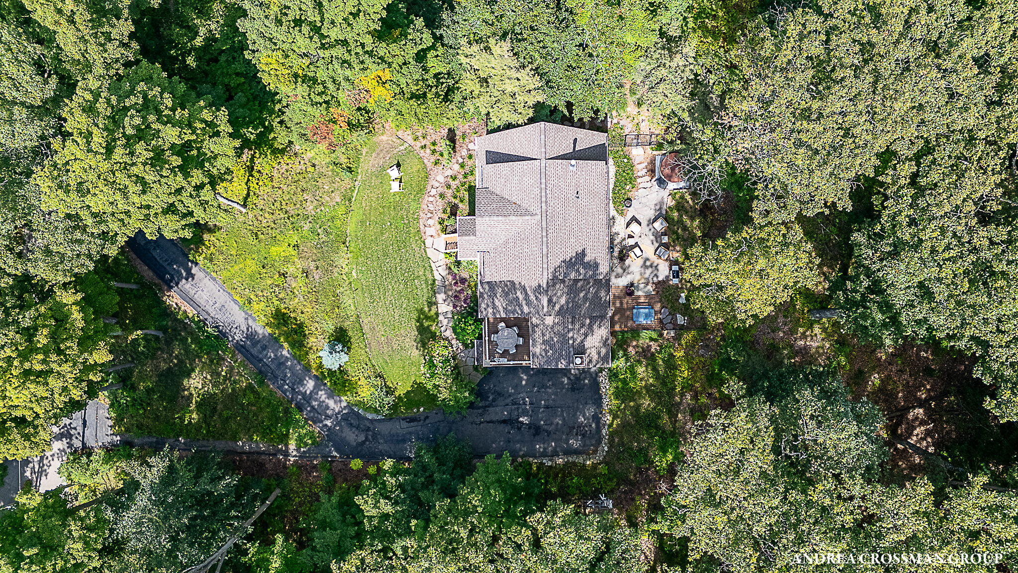 8863 Lakeshore Drive