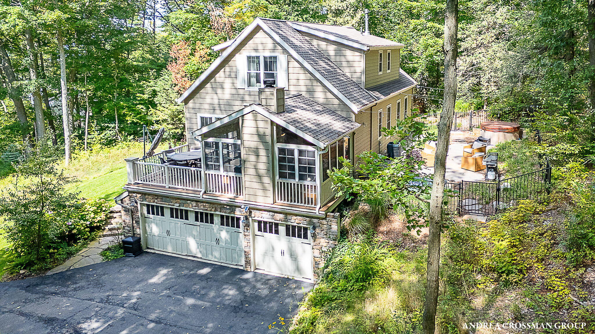 8863 Lakeshore Drive