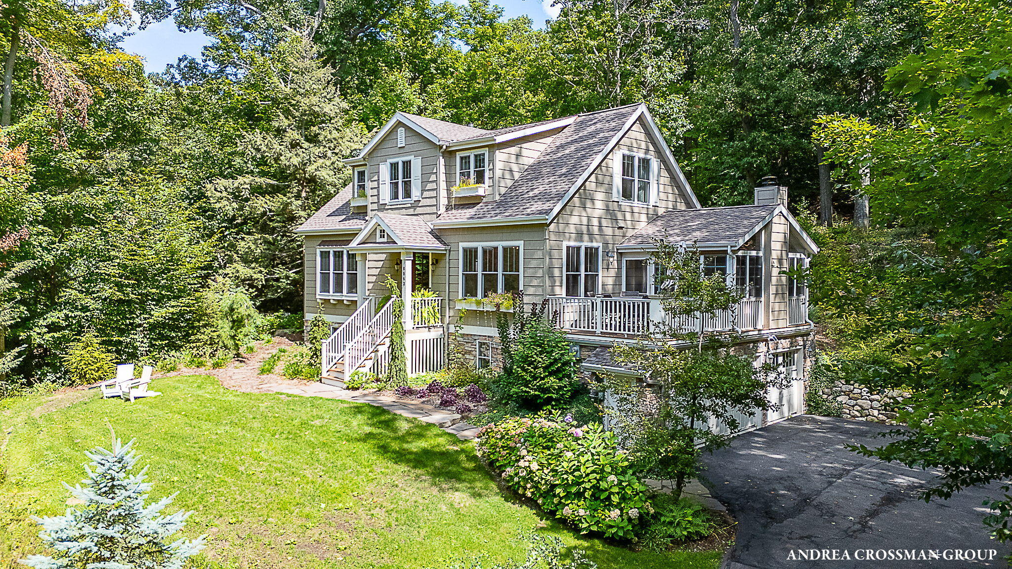 8863 Lakeshore Drive