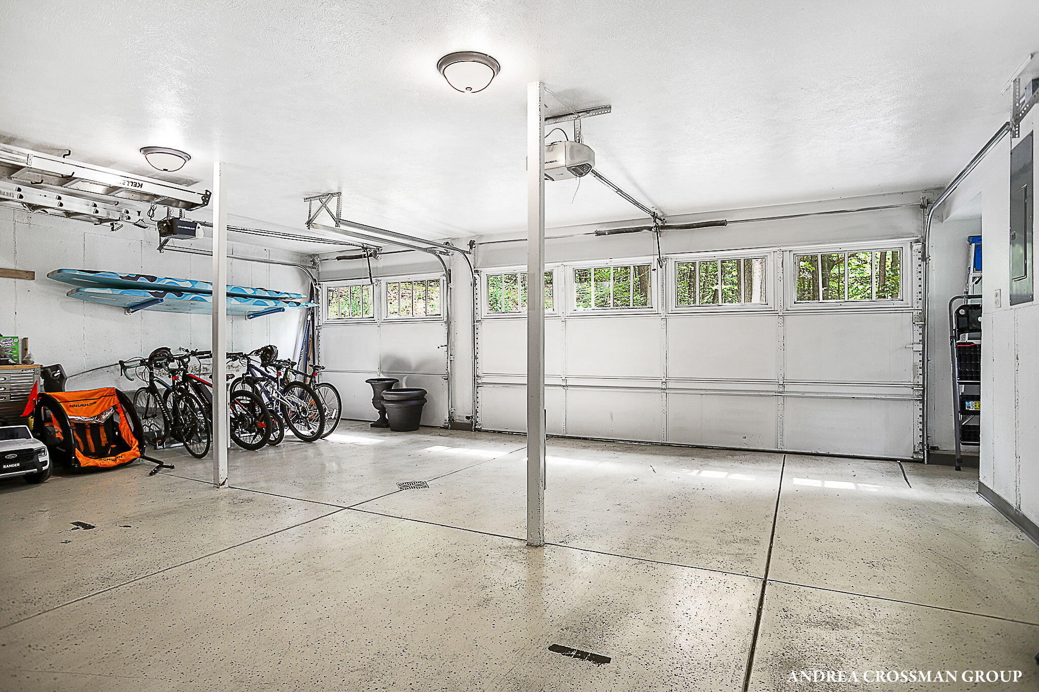 8863 Lakeshore Drive