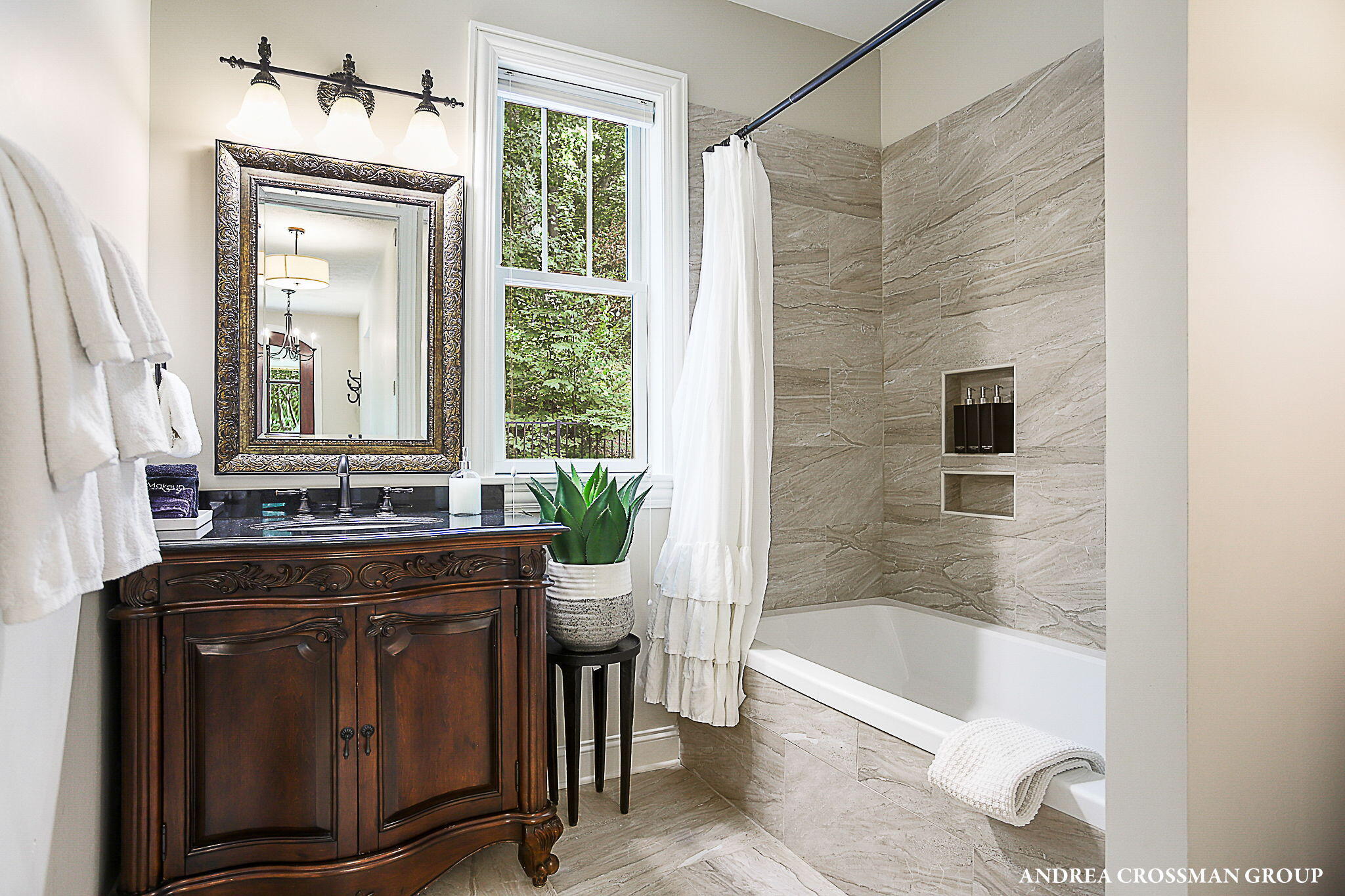 8863 Lakeshore Drive