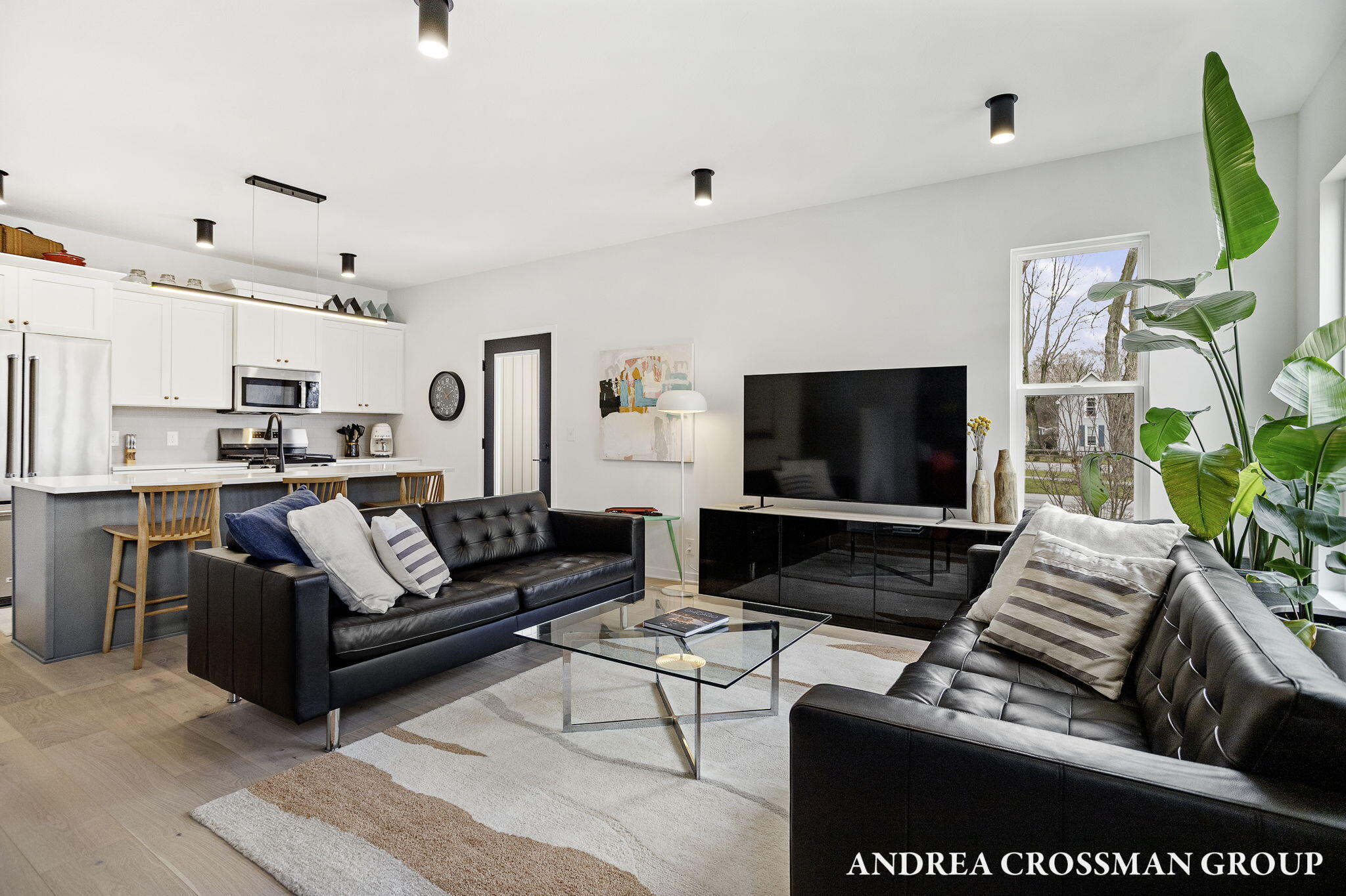 1989 S Shorewood Lane