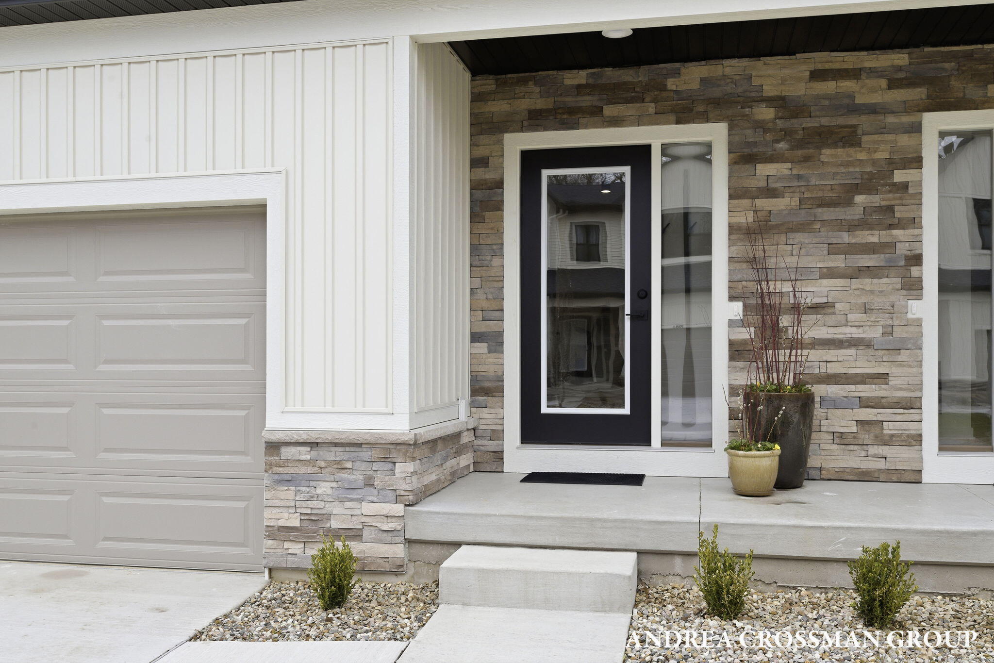 1989 S Shorewood Lane