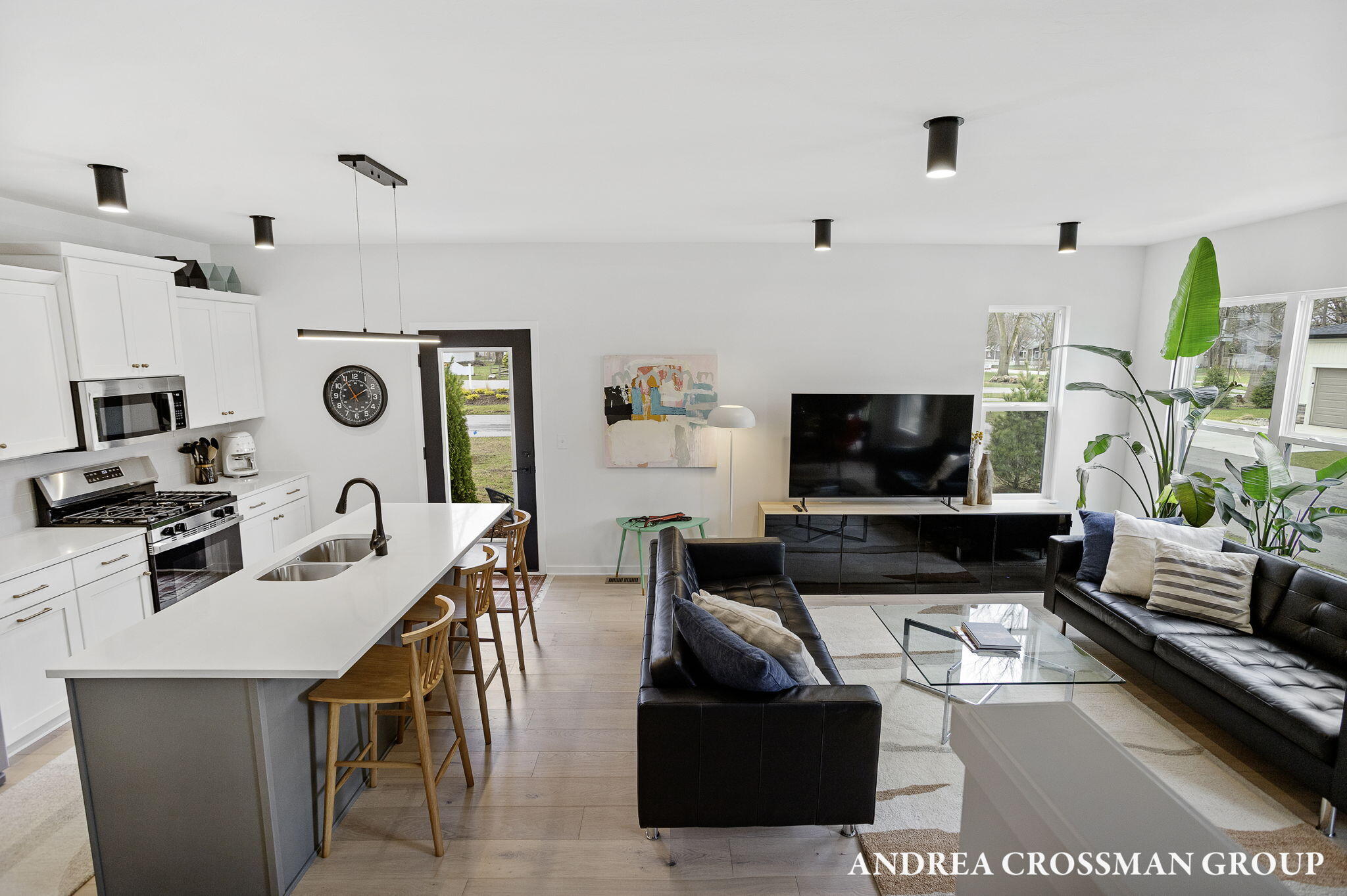 1989 S Shorewood Lane