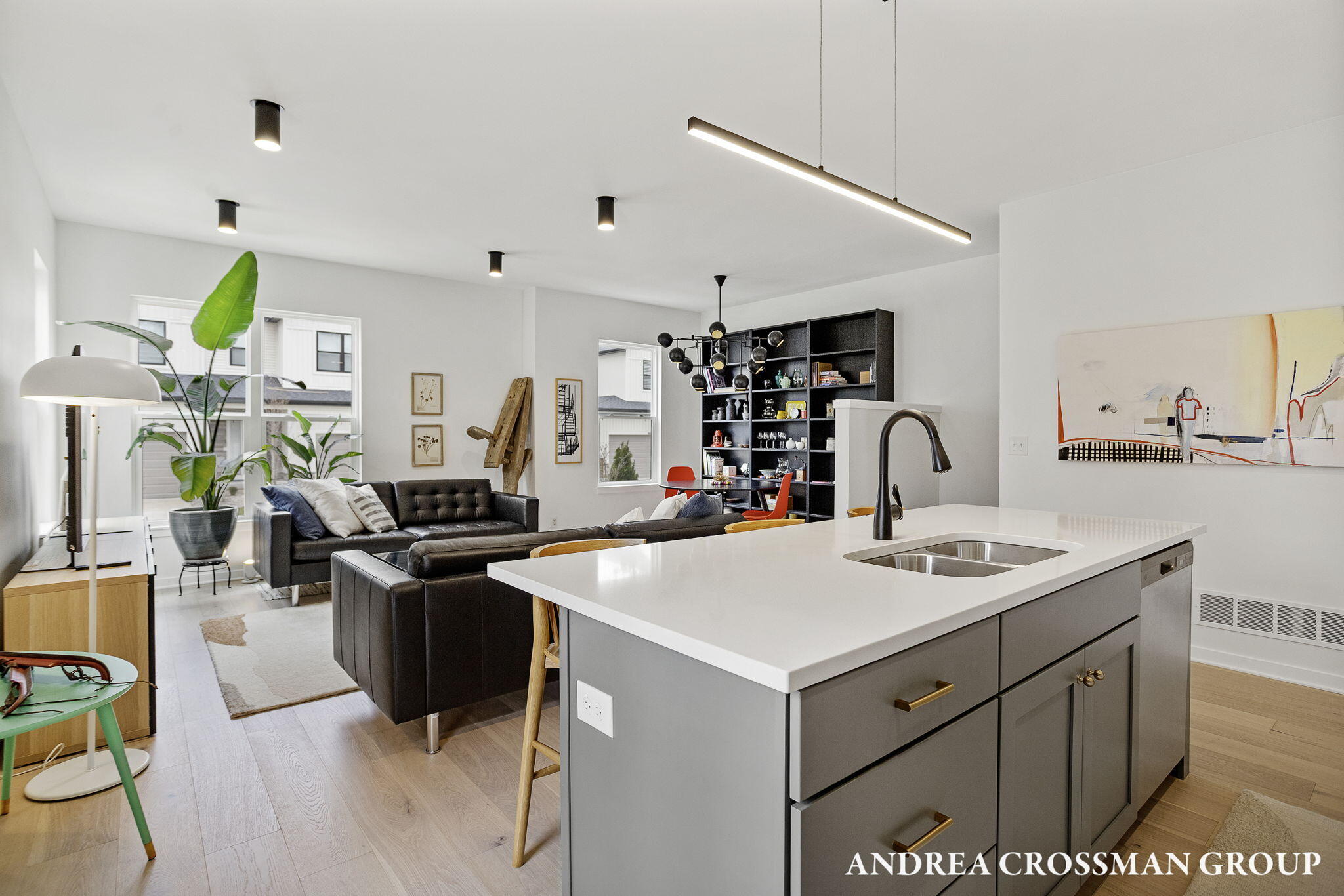 1989 S Shorewood Lane