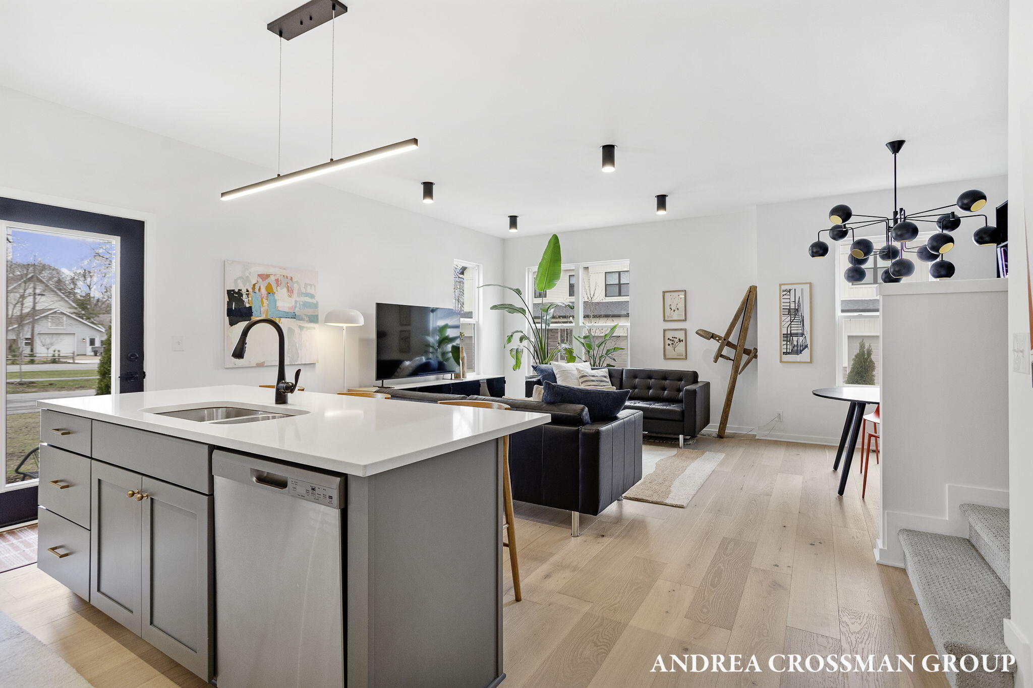 1989 S Shorewood Lane