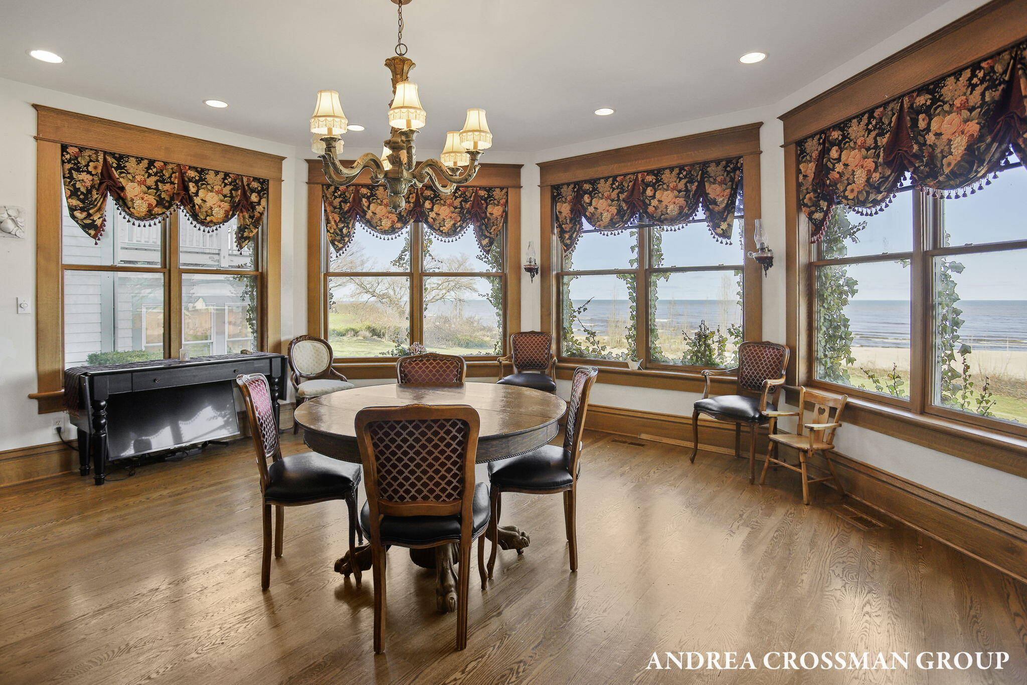 456 Monroe Boulevard