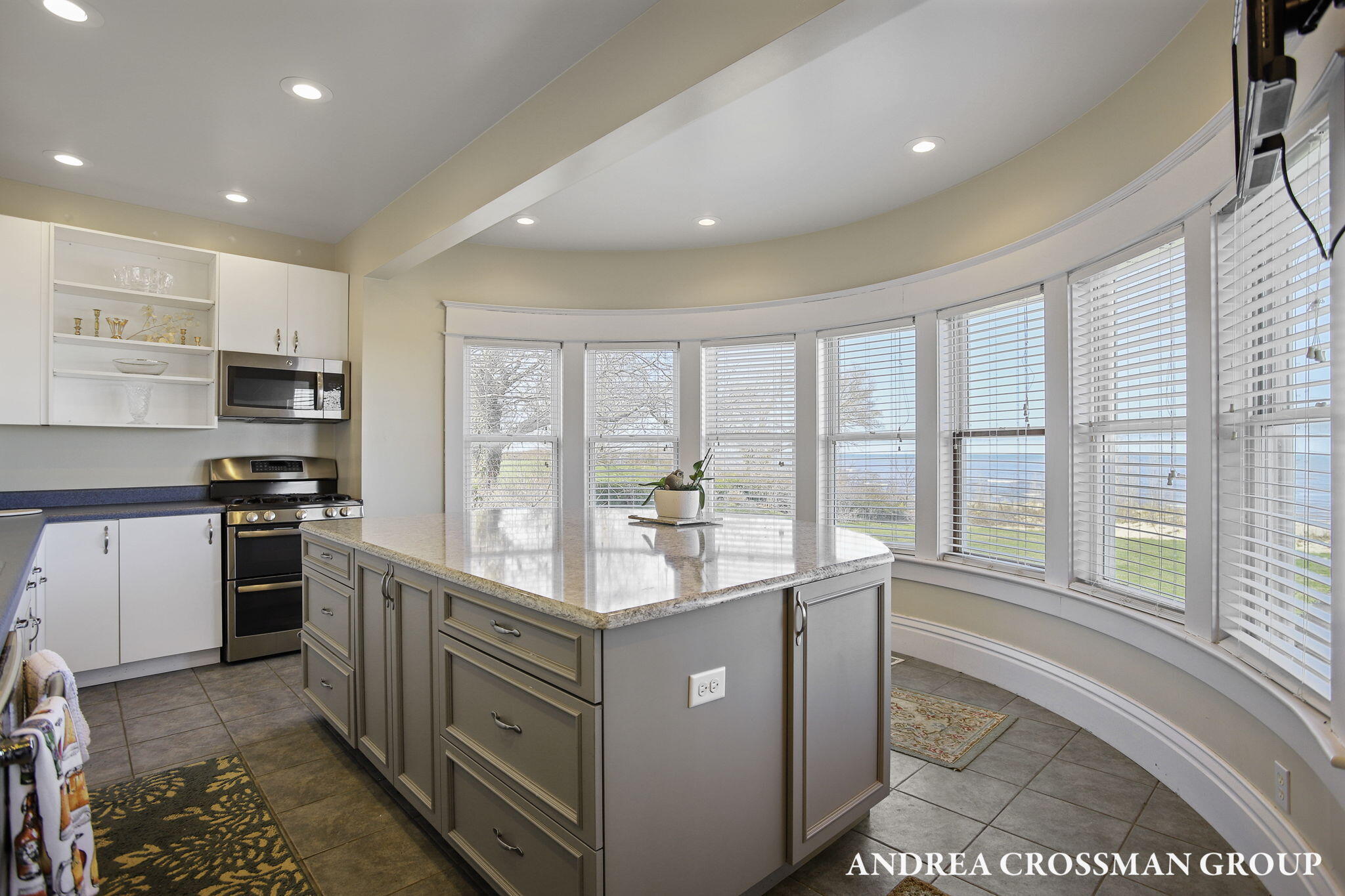 456 Monroe Boulevard