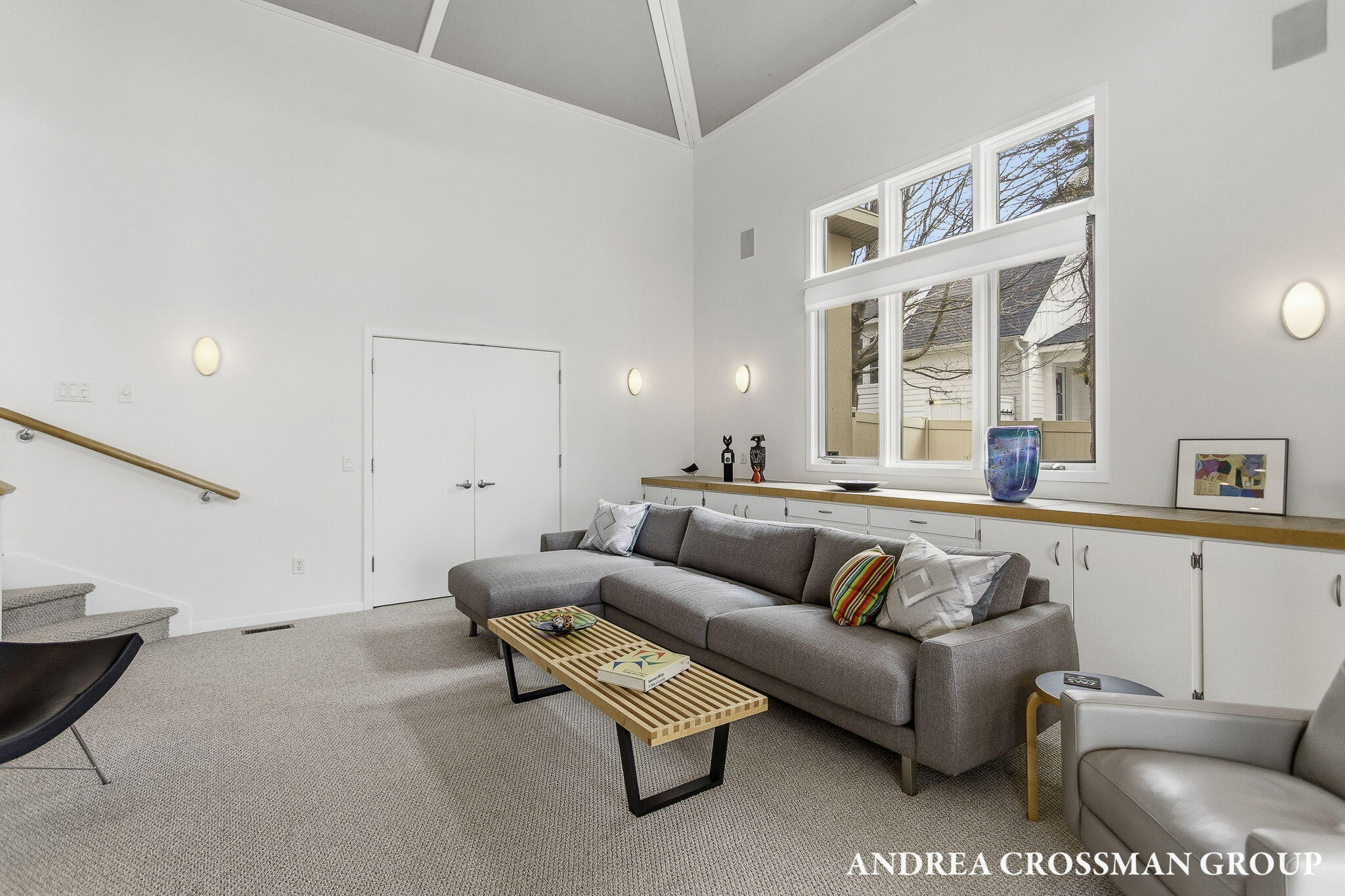 6129 Lakeshore Avenue