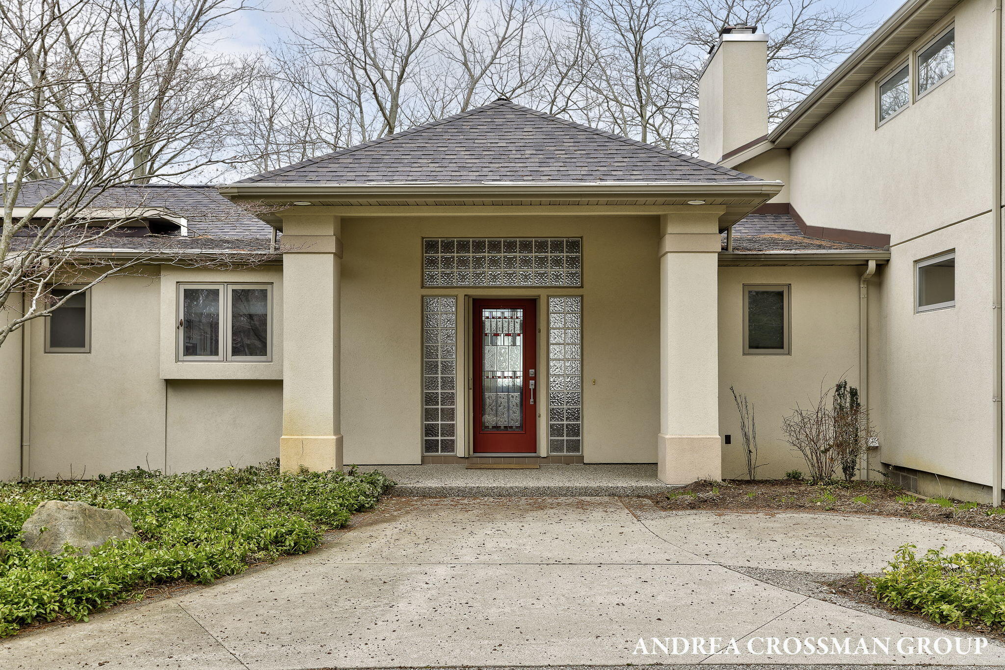 6129 Lakeshore Avenue