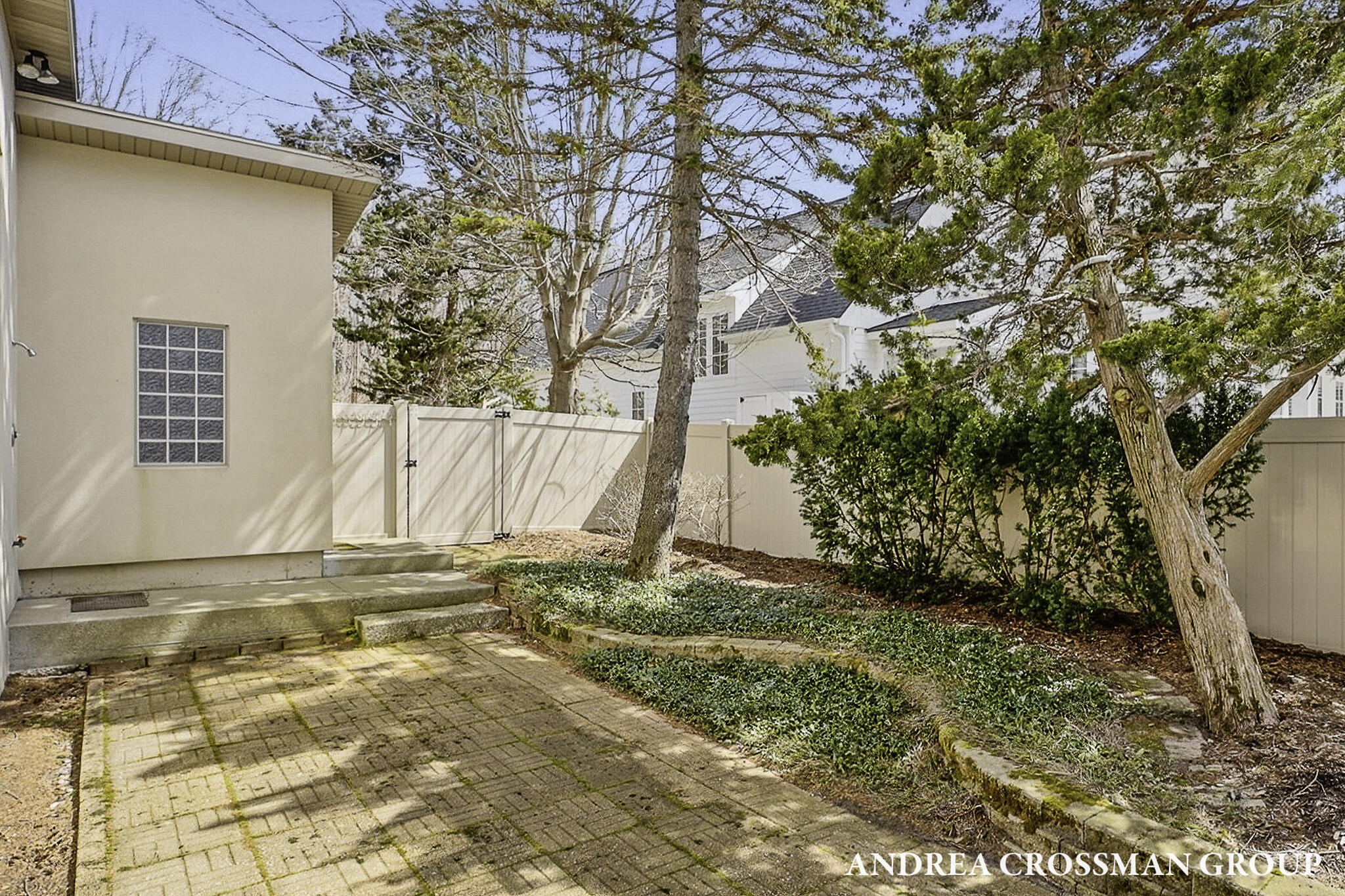 6129 Lakeshore Avenue