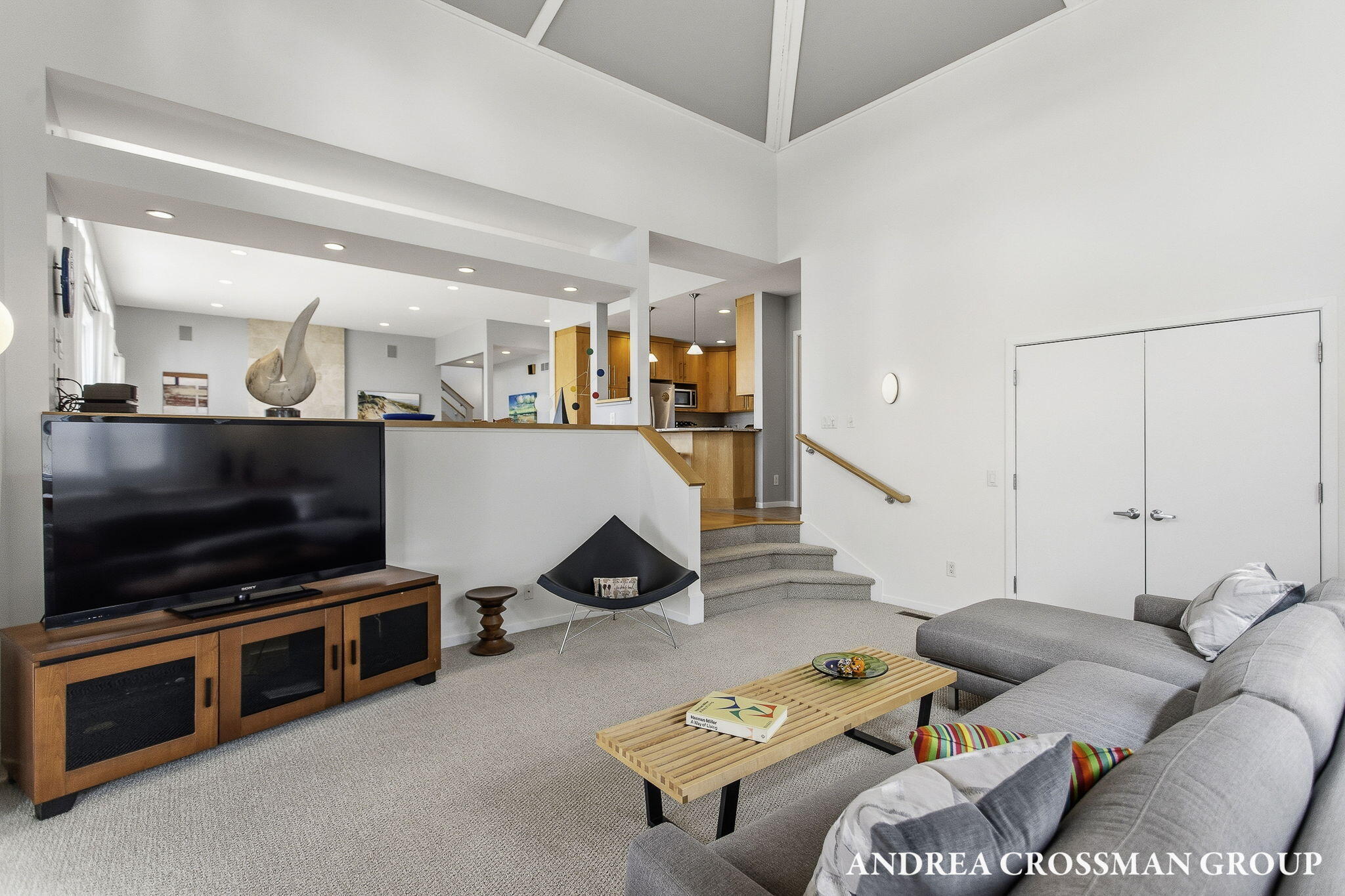 6129 Lakeshore Avenue