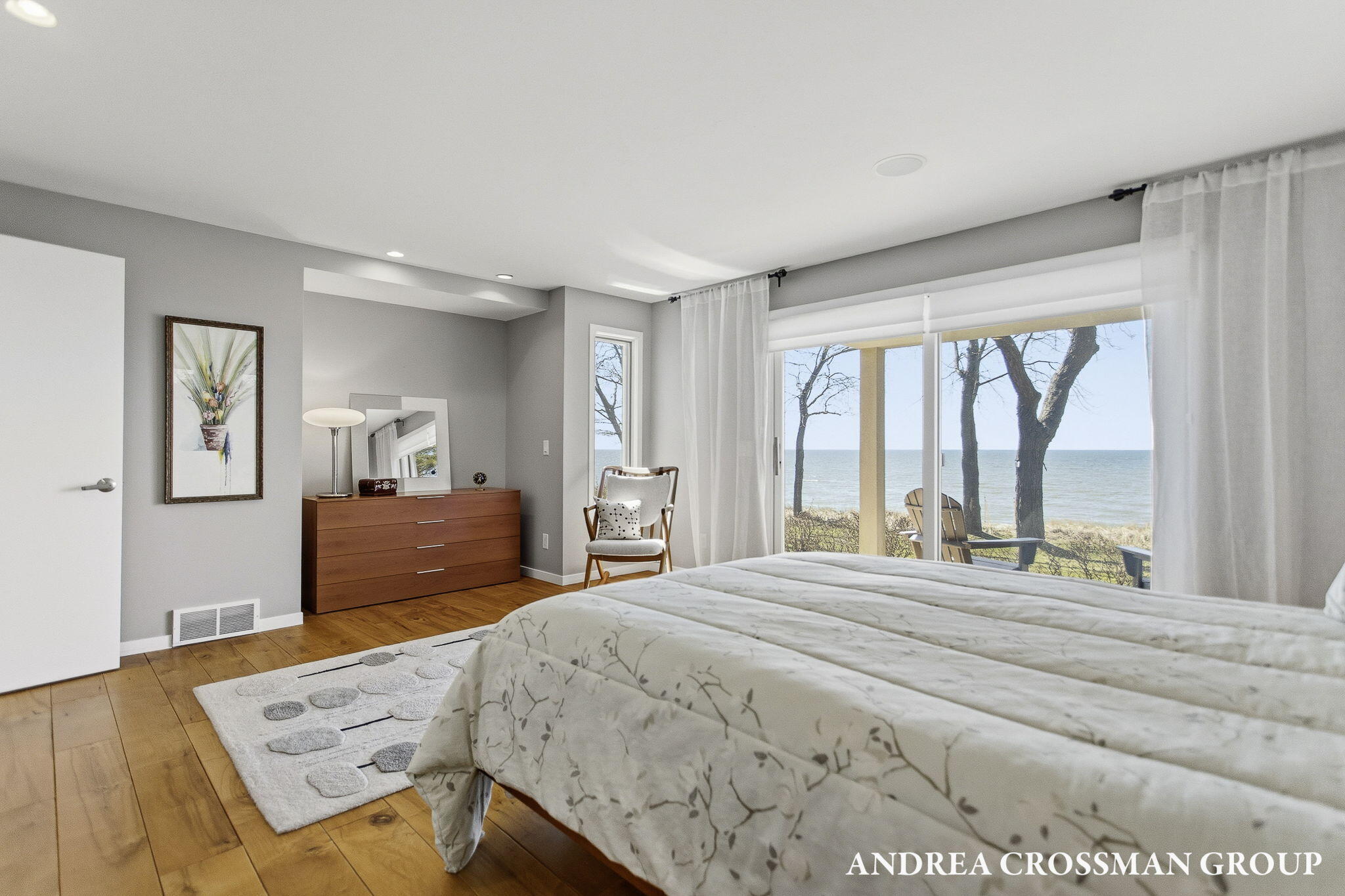 6129 Lakeshore Avenue