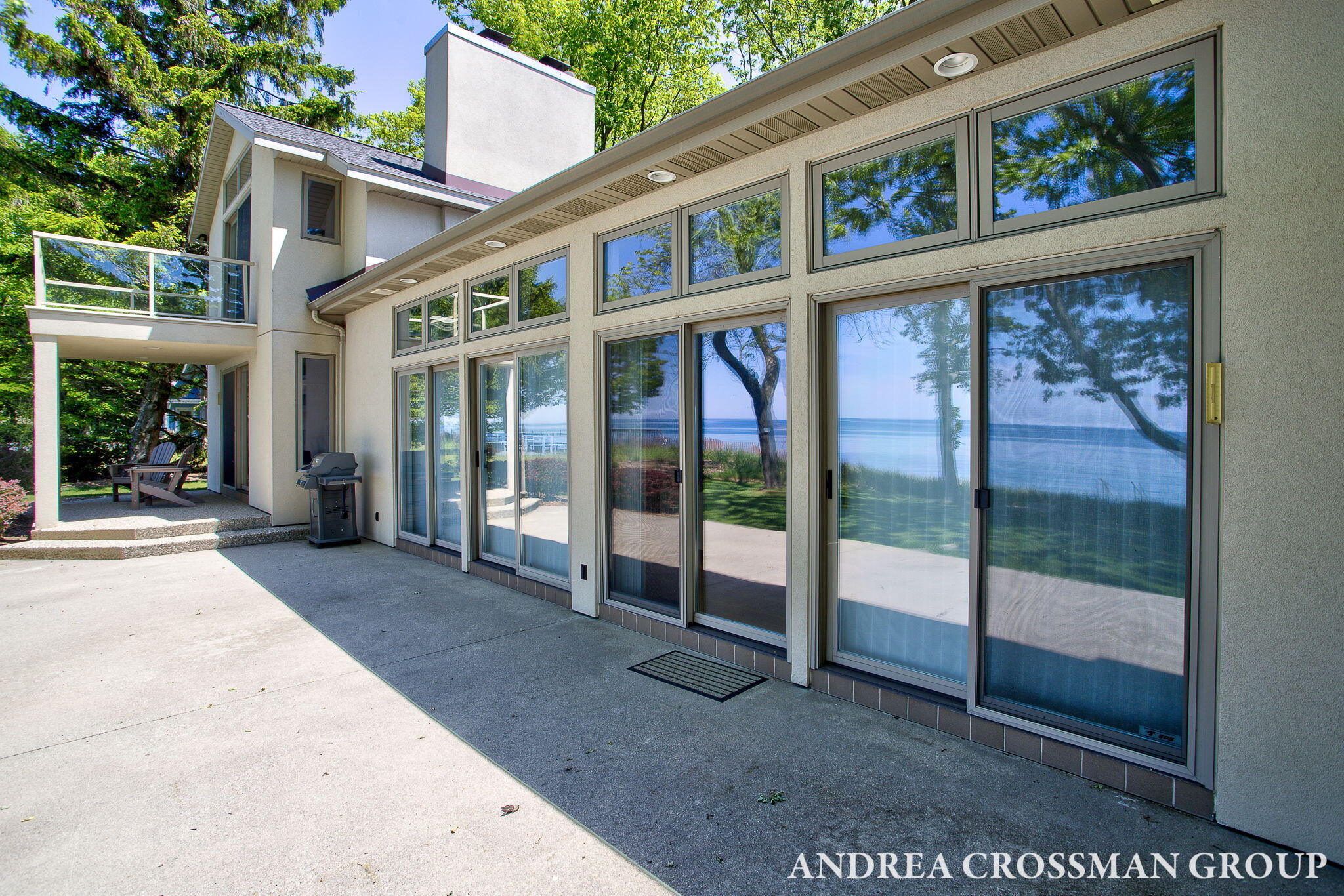 6129 Lakeshore Avenue