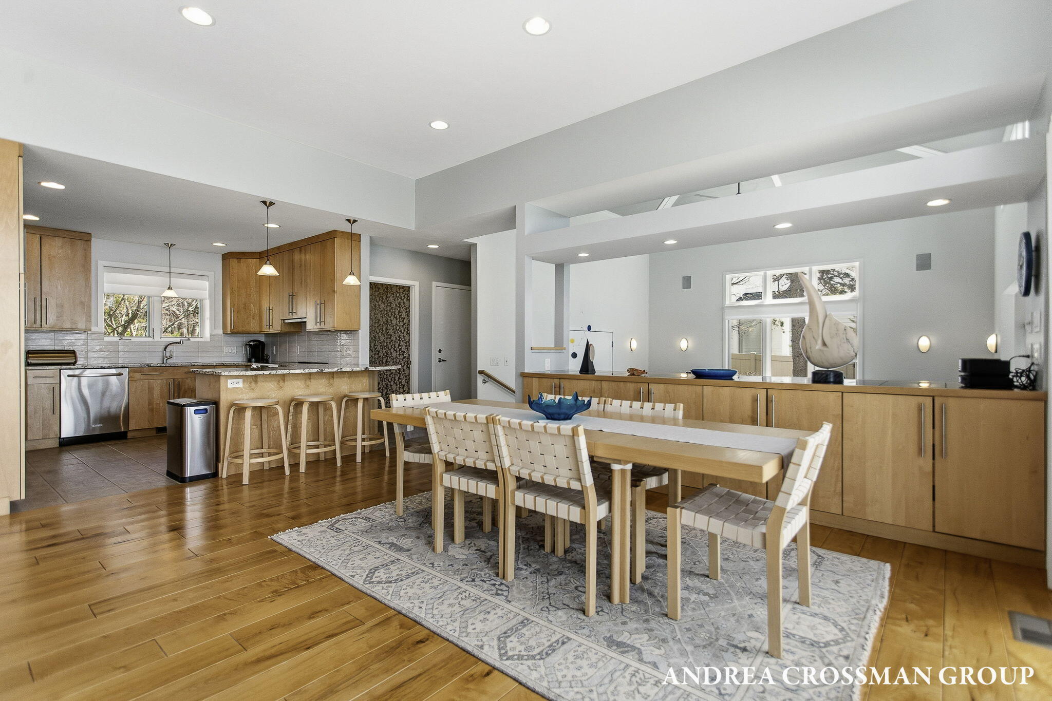 6129 Lakeshore Avenue