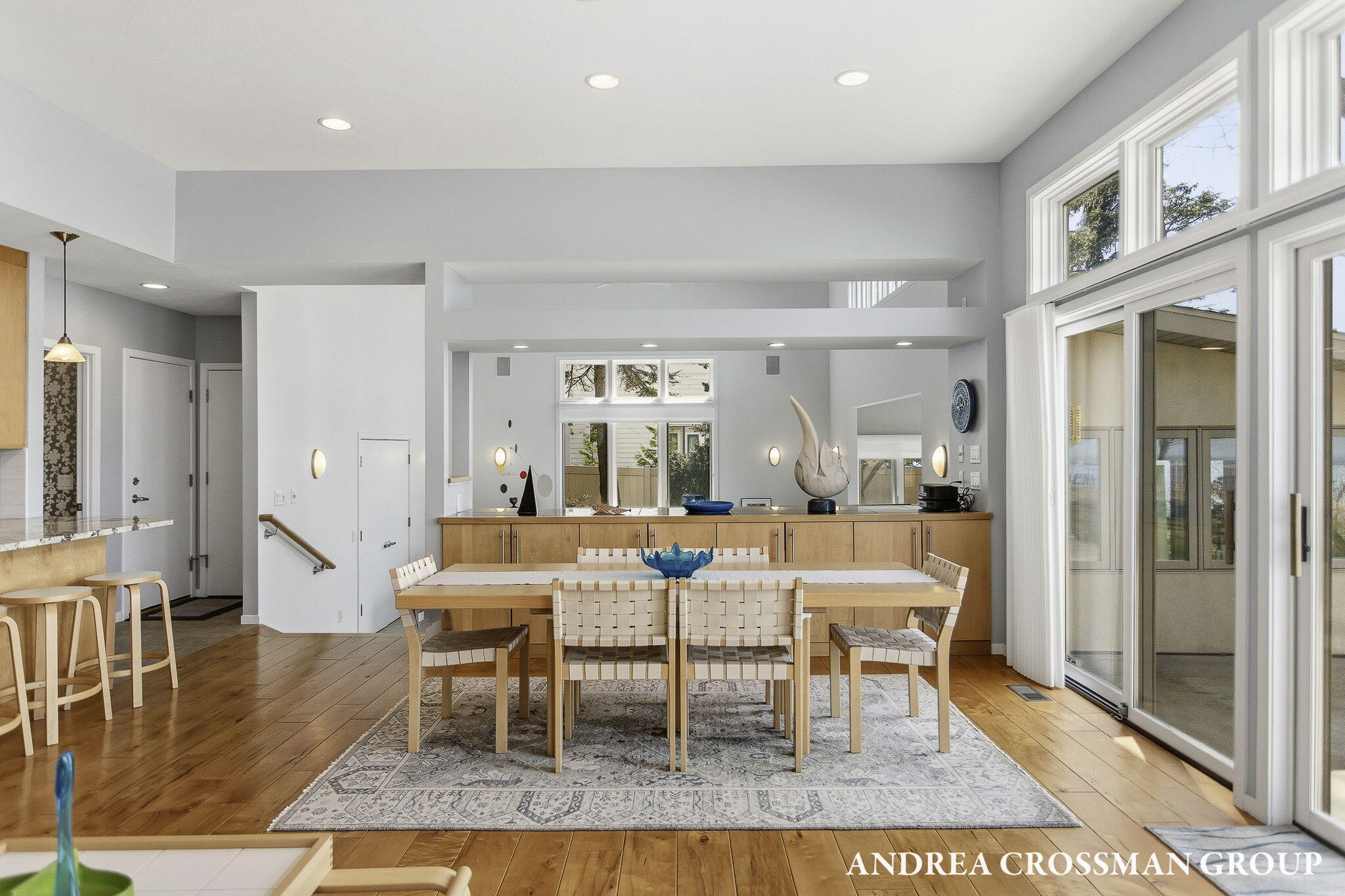 6129 Lakeshore Avenue