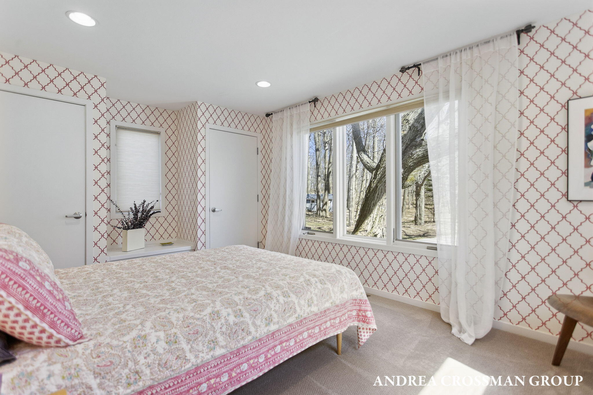 6129 Lakeshore Avenue