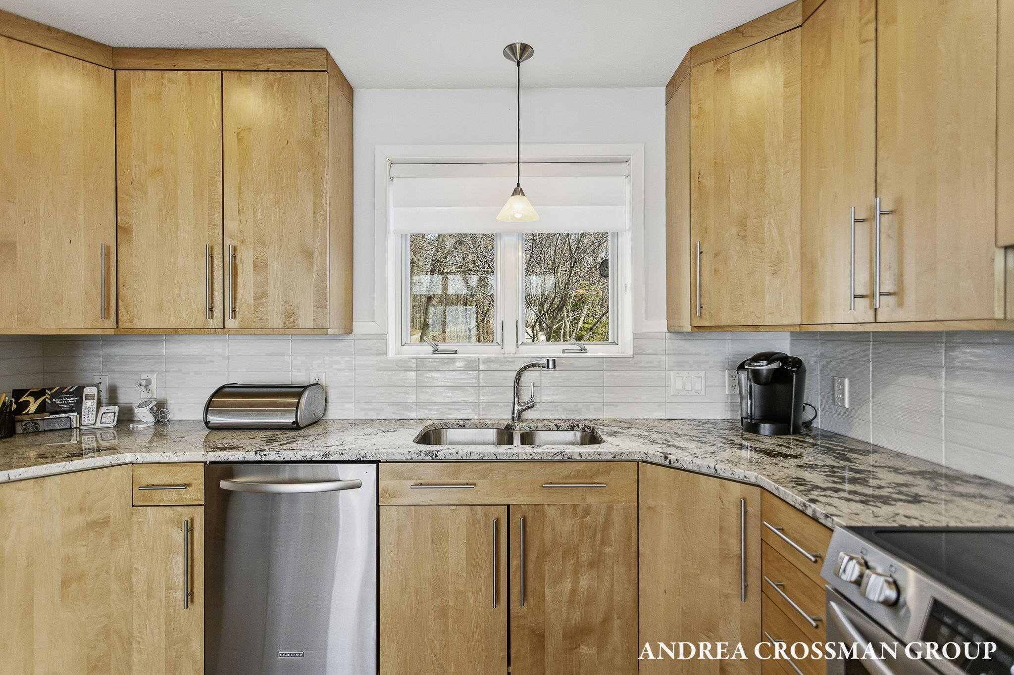 6129 Lakeshore Avenue