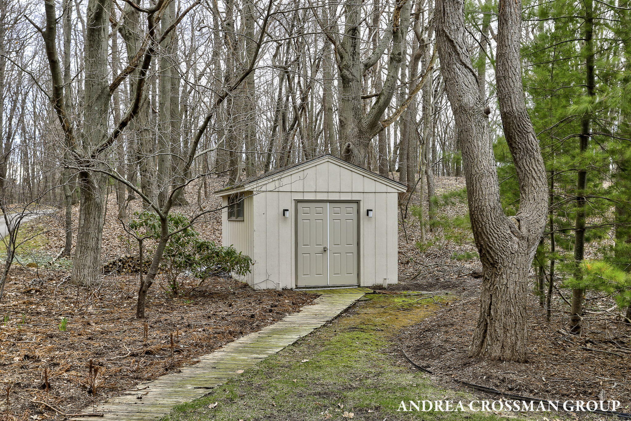 6129 Lakeshore Avenue