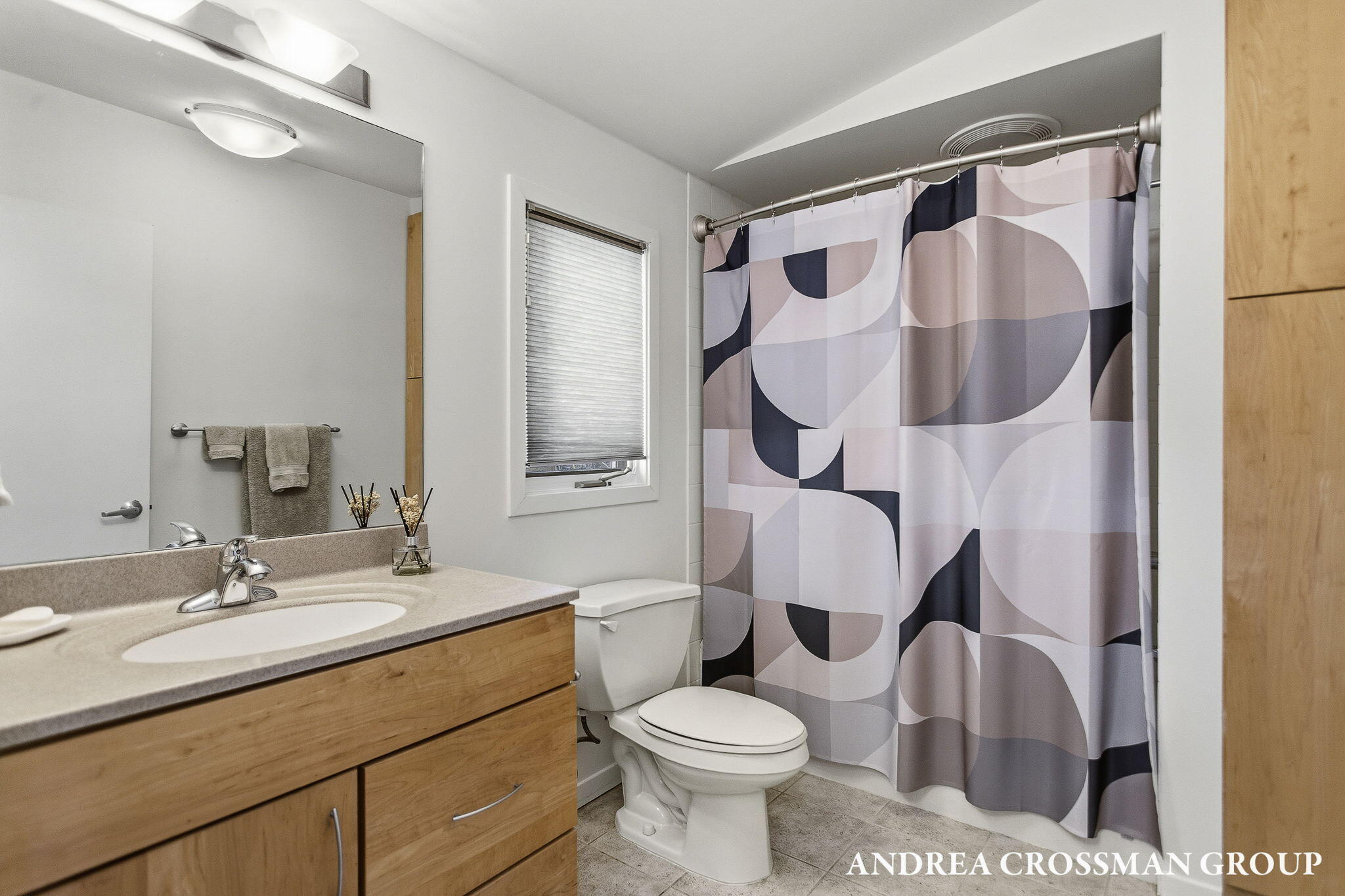 6129 Lakeshore Avenue