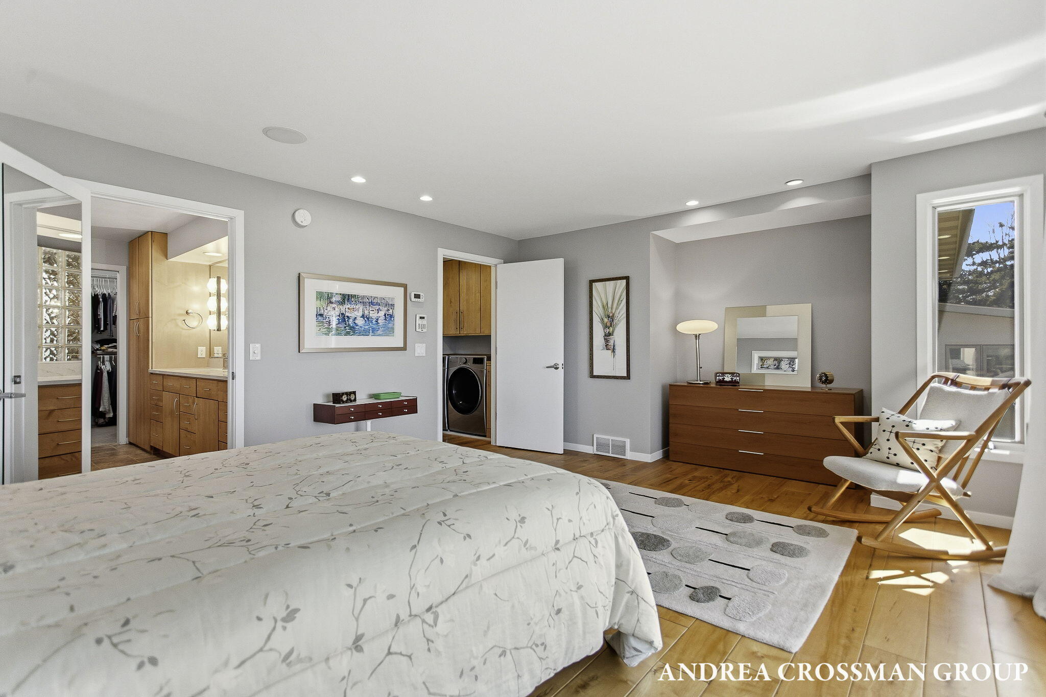 6129 Lakeshore Avenue